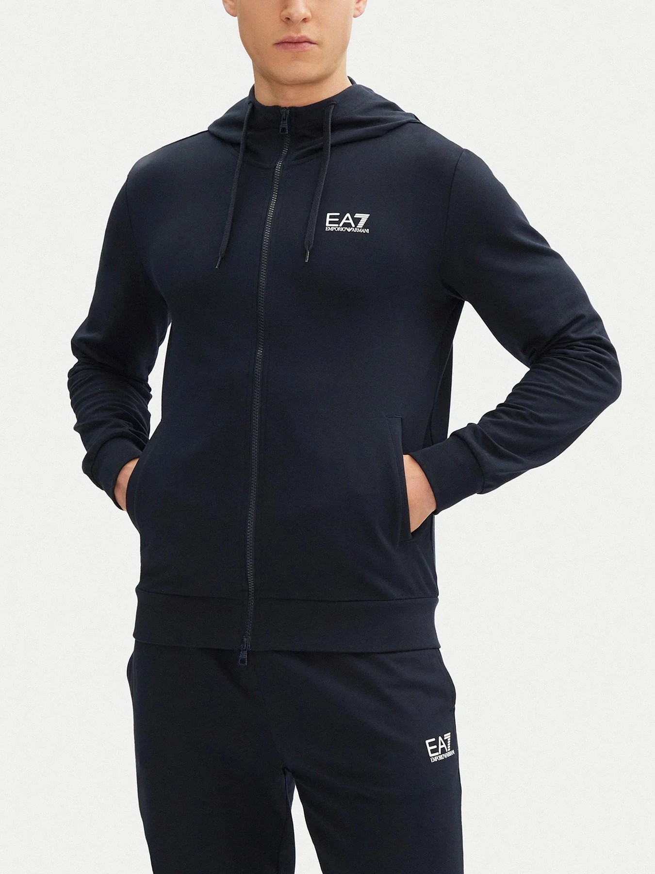 Костюмы EA7 модель 8NPV62-PJVRZ-UB102 Костюмы EA7 модель 8NPV62-PJVRZ-UB102 Фото