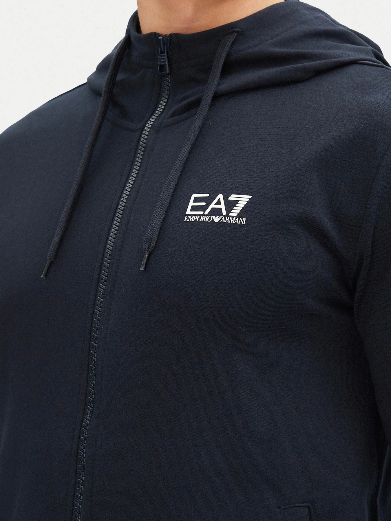 Костюмы EA7 модель 8NPV62-PJVRZ-UB102 Костюмы EA7 модель 8NPV62-PJVRZ-UB102 Фото