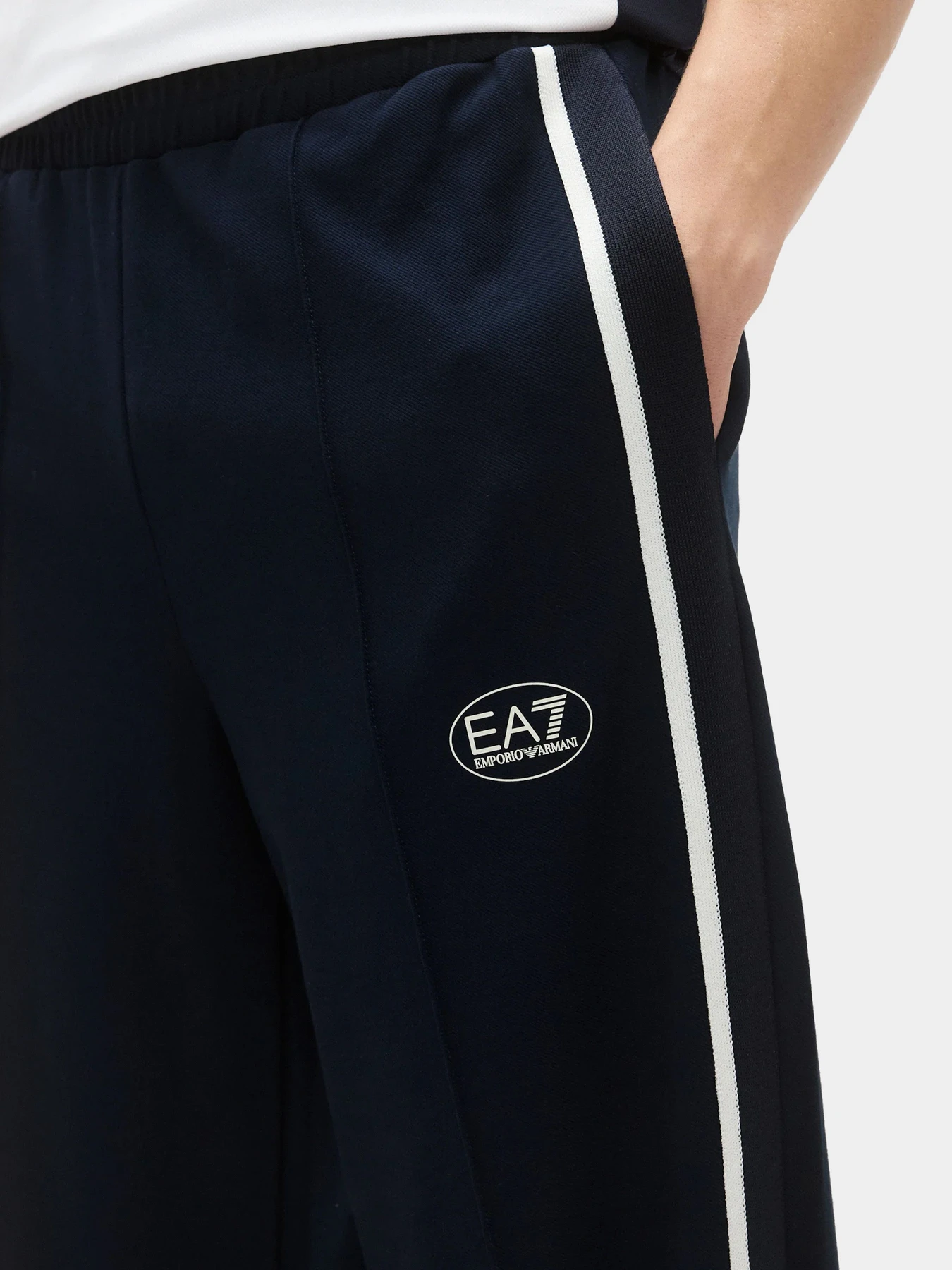 Брюки EA7 модель 7M001546-AF13289-UB102 Брюки EA7 модель 7M001546-AF13289-UB102 Фото