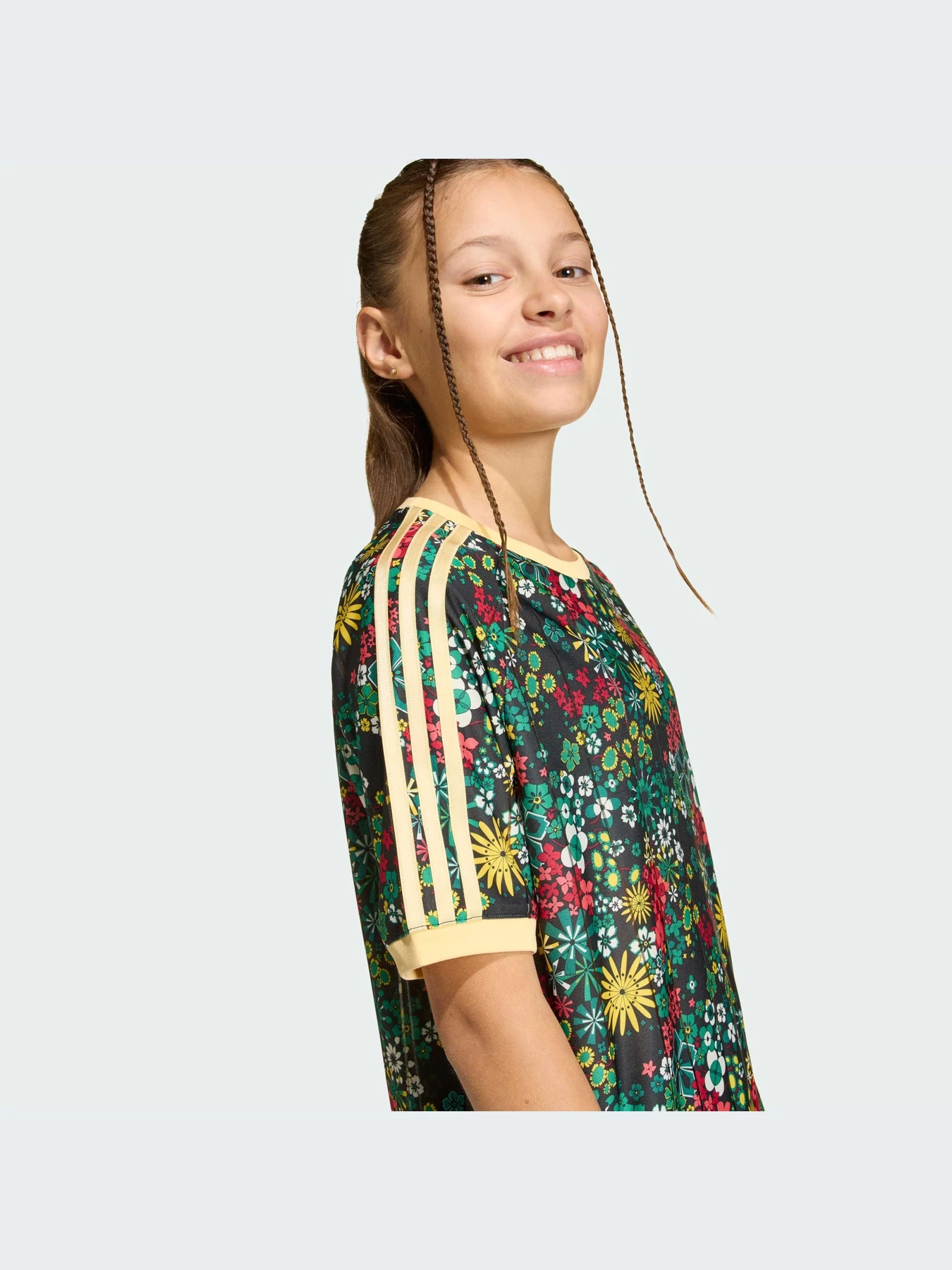 Футболки и поло Adidas Graphics модель KD5949-KZ Футболки и поло Adidas Graphics модель KD5949-KZ Фото
