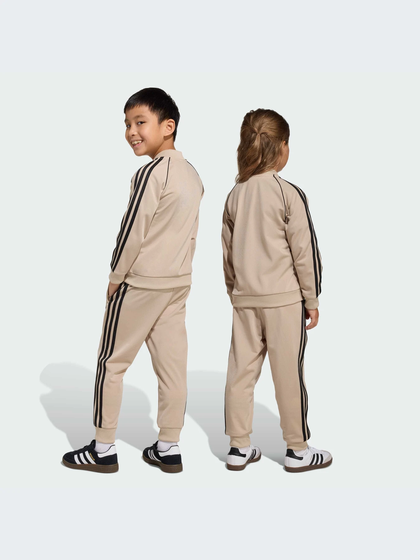 Костюмы Adidas Adicolor модель KD5743-KZ Костюмы Adidas Adicolor модель KD5743-KZ Фото
