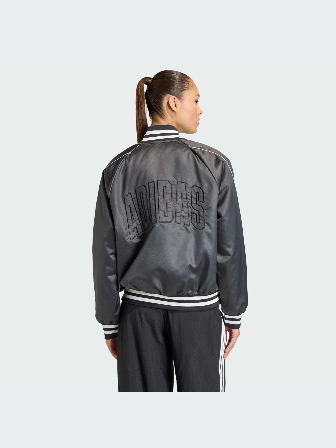 Куртки и дубленки Adidas модель JZ6919-KZ Куртки и дубленки Adidas модель JZ6919-KZ Фото