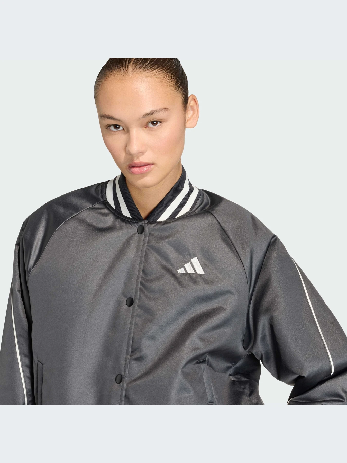 Куртки и дубленки Adidas модель JZ6919-KZ Куртки и дубленки Adidas модель JZ6919-KZ Фото