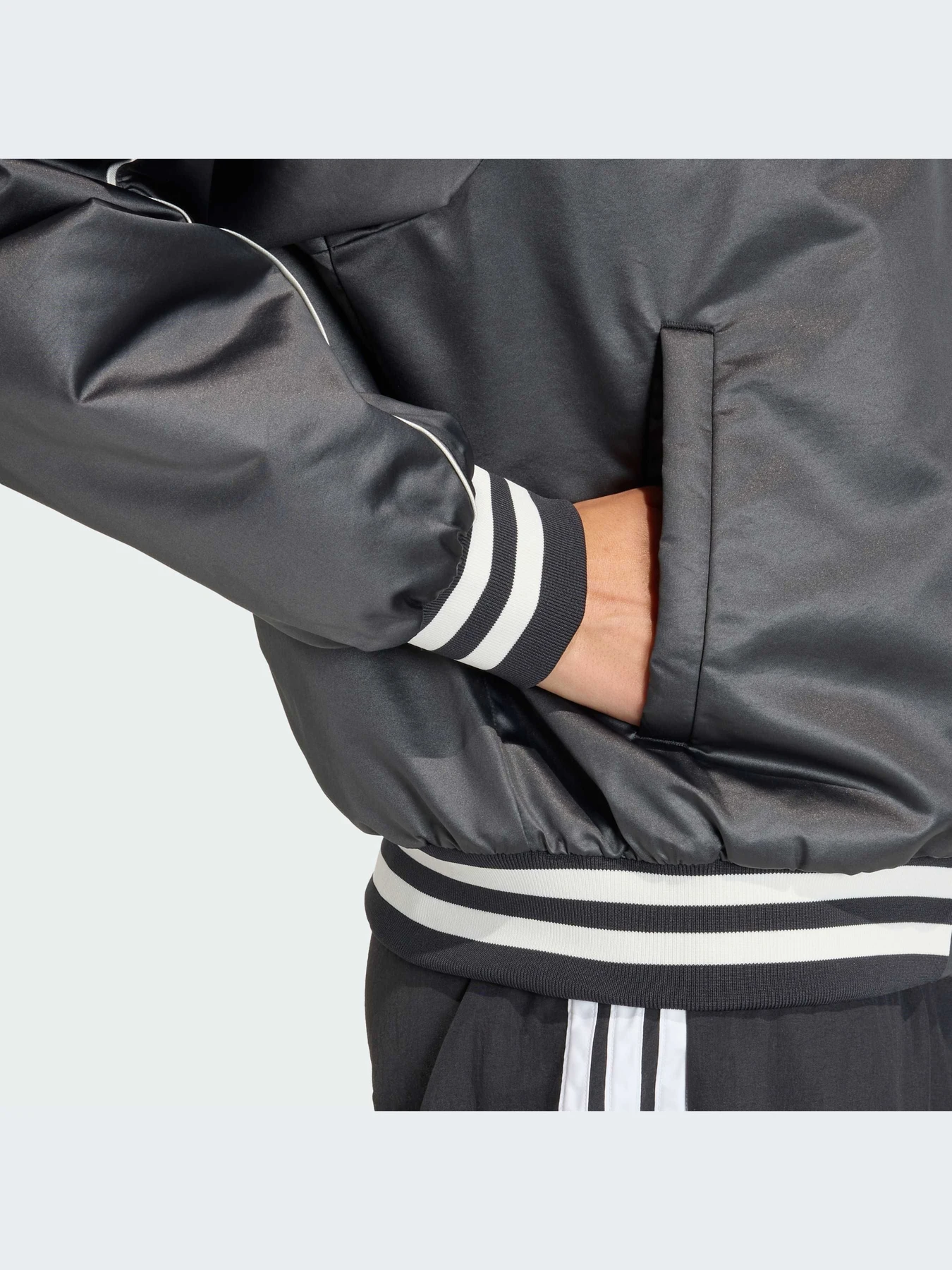 Куртки и дубленки Adidas модель JZ6919-KZ Куртки и дубленки Adidas модель JZ6919-KZ Фото