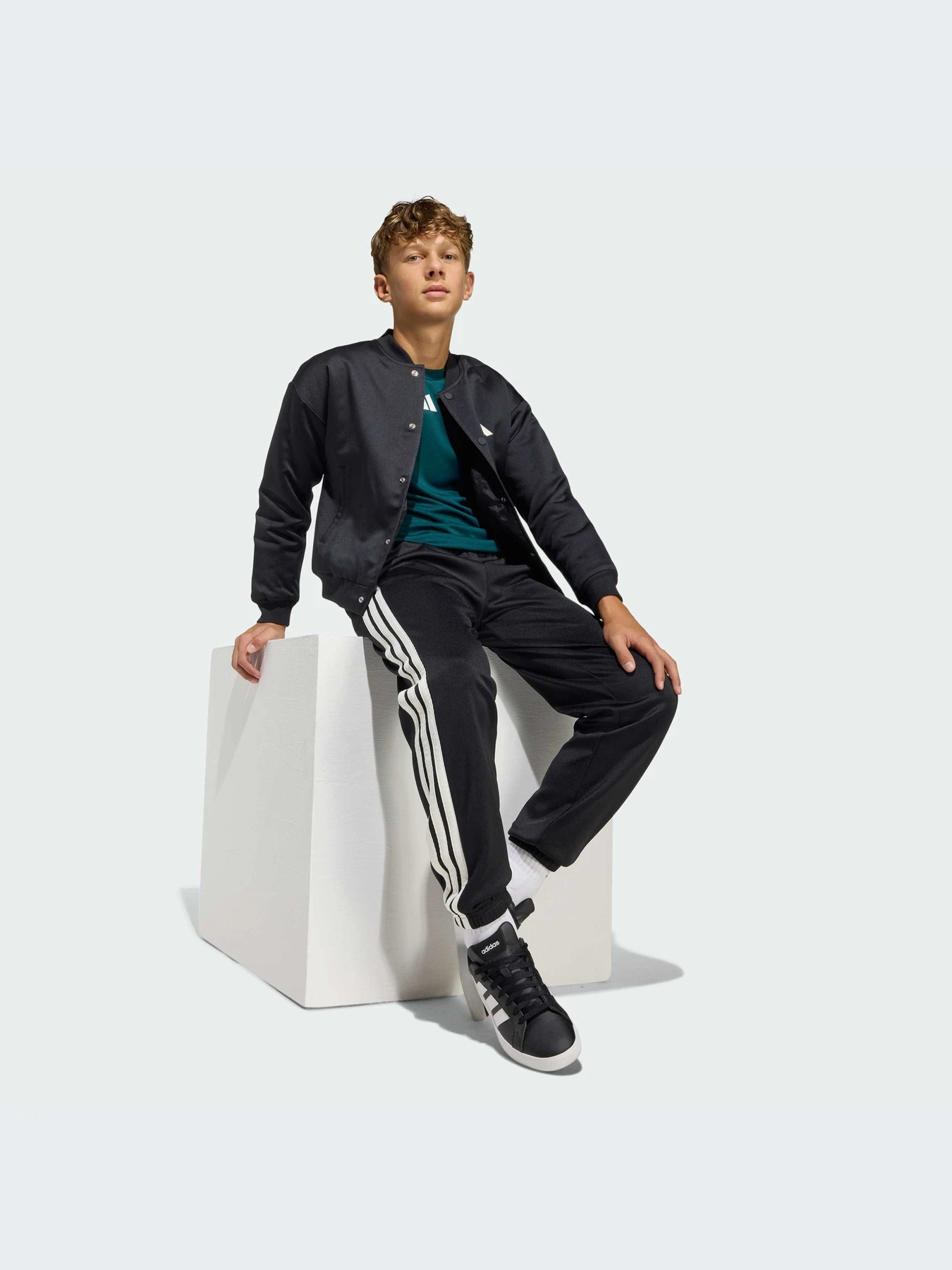 Куртки и дубленки Adidas модель KG1000-KZ Куртки и дубленки Adidas модель KG1000-KZ Фото