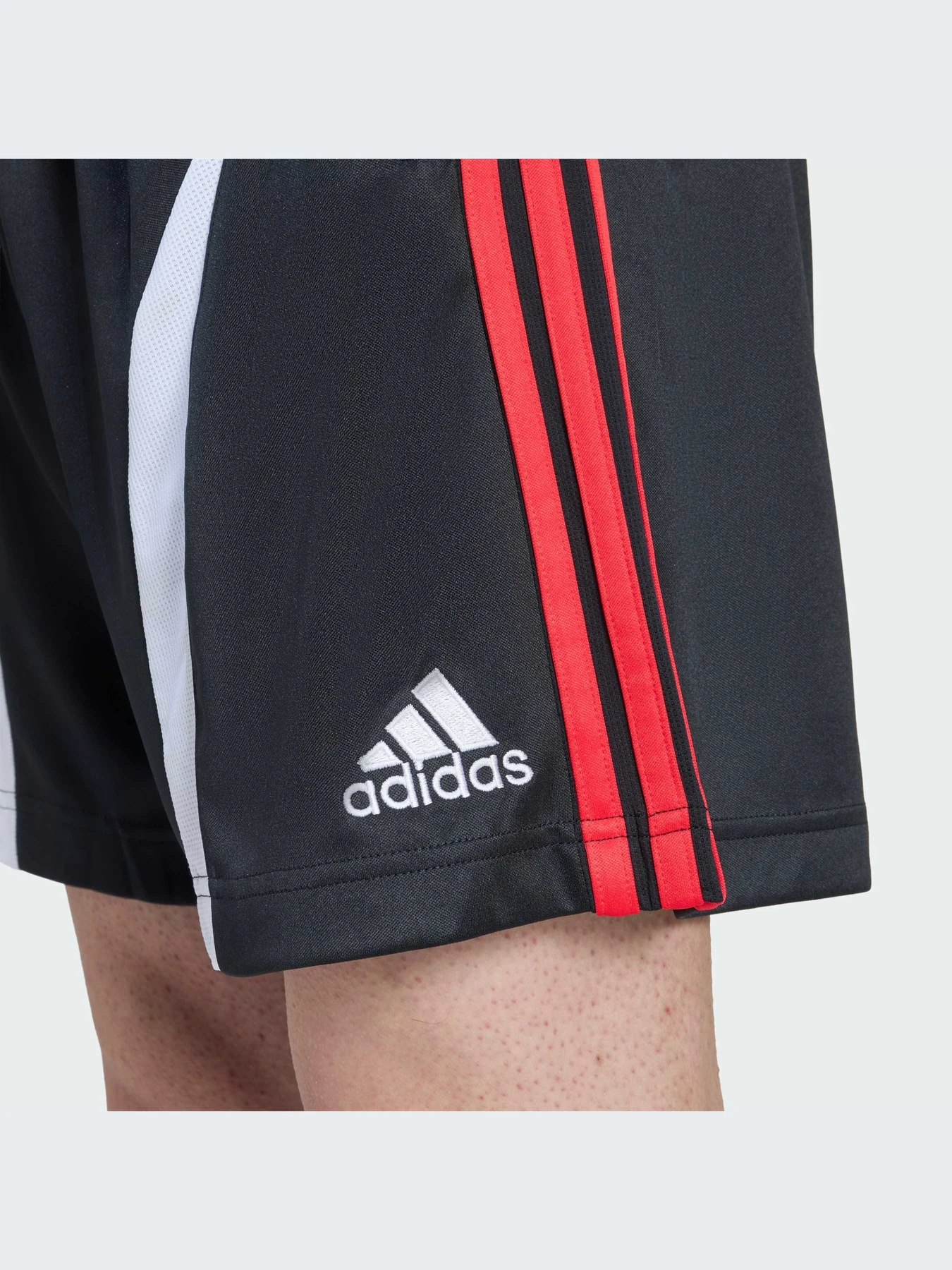 Шорты Adidas Adicolor модель KD5871-KZ Шорты Adidas Adicolor модель KD5871-KZ Фото