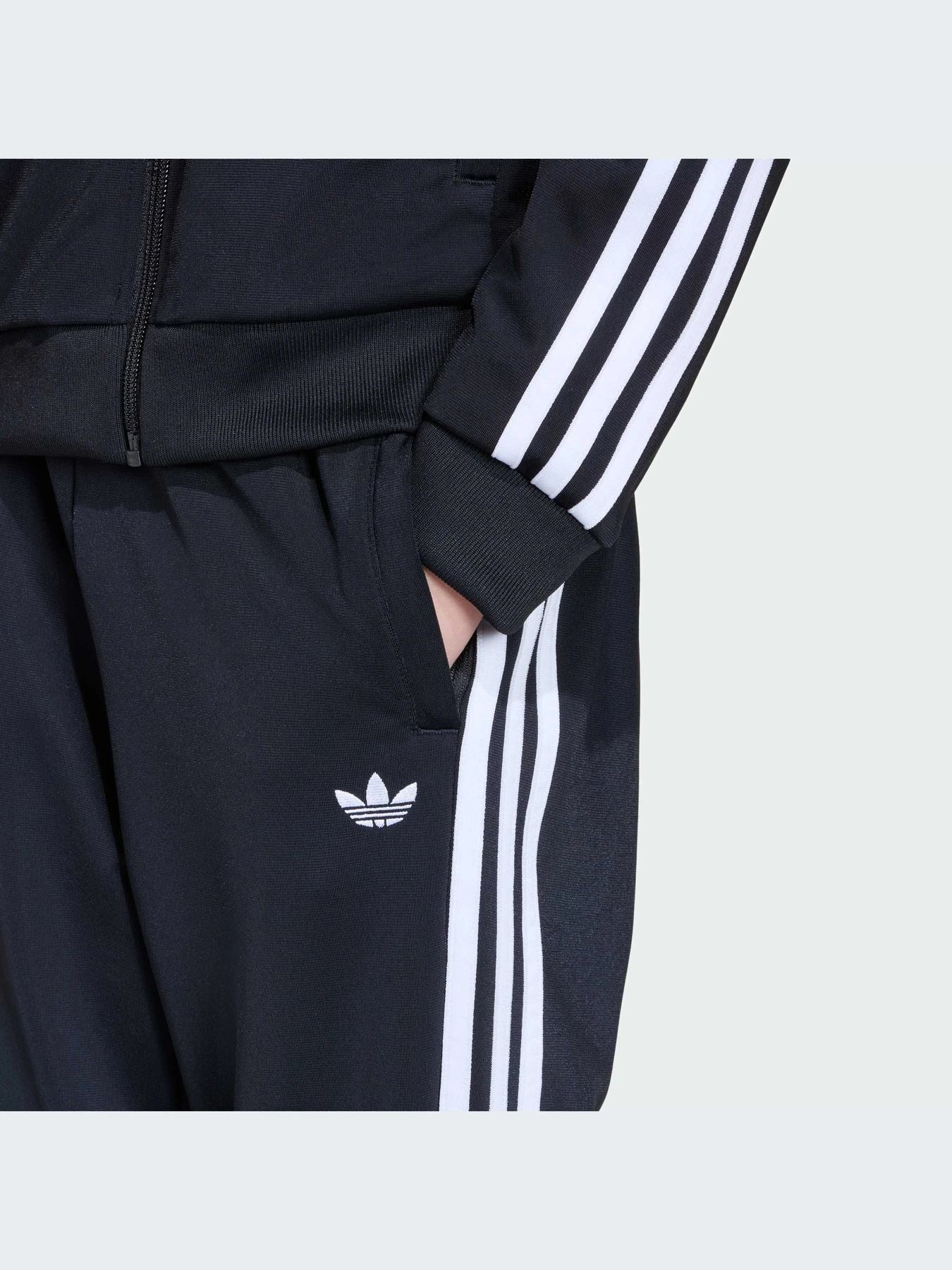 Брюки Adidas Adicolor модель KE2862-KZ Брюки Adidas Adicolor модель KE2862-KZ Фото