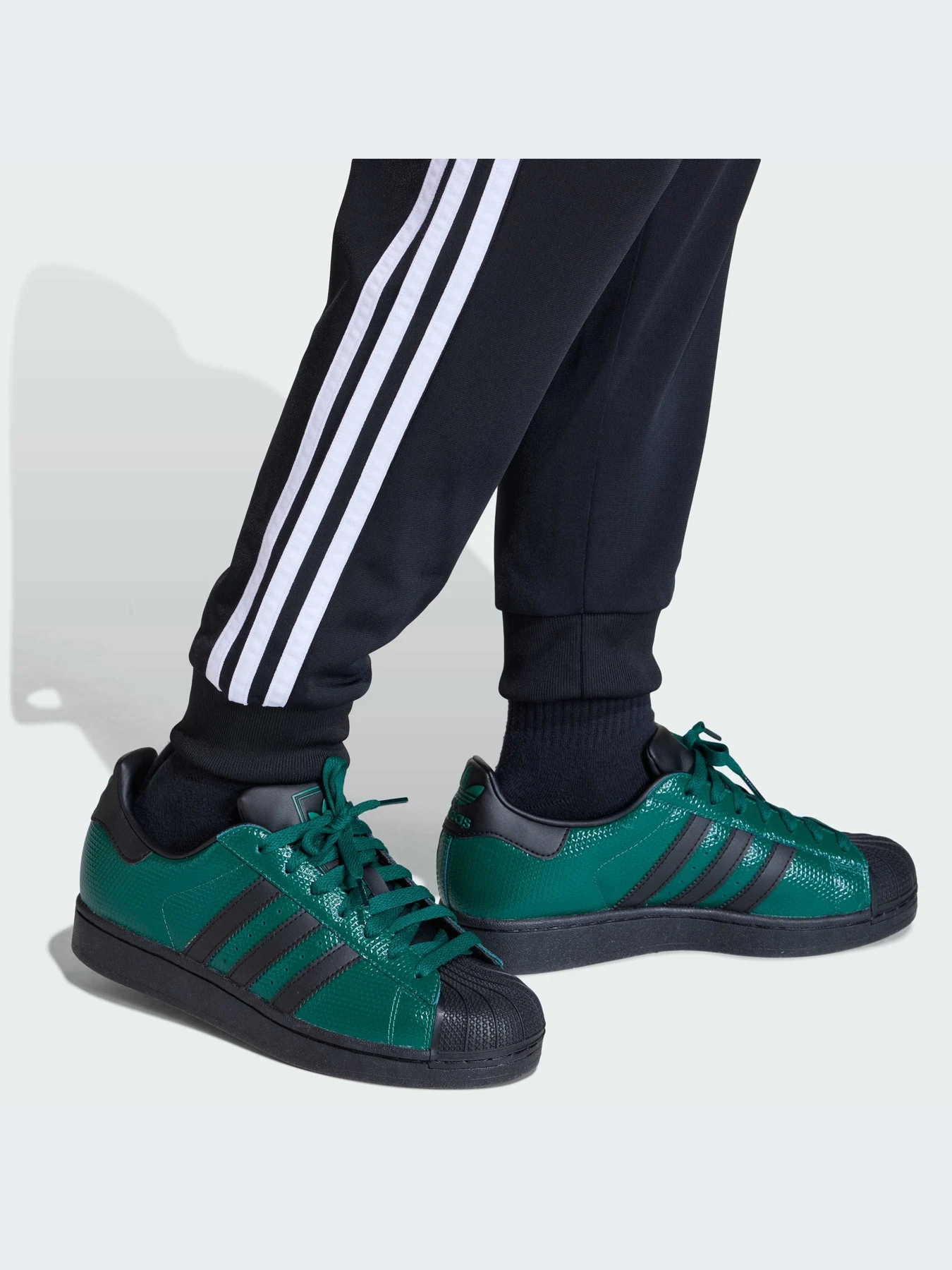Брюки Adidas Adicolor модель KE2862-KZ Брюки Adidas Adicolor модель KE2862-KZ Фото