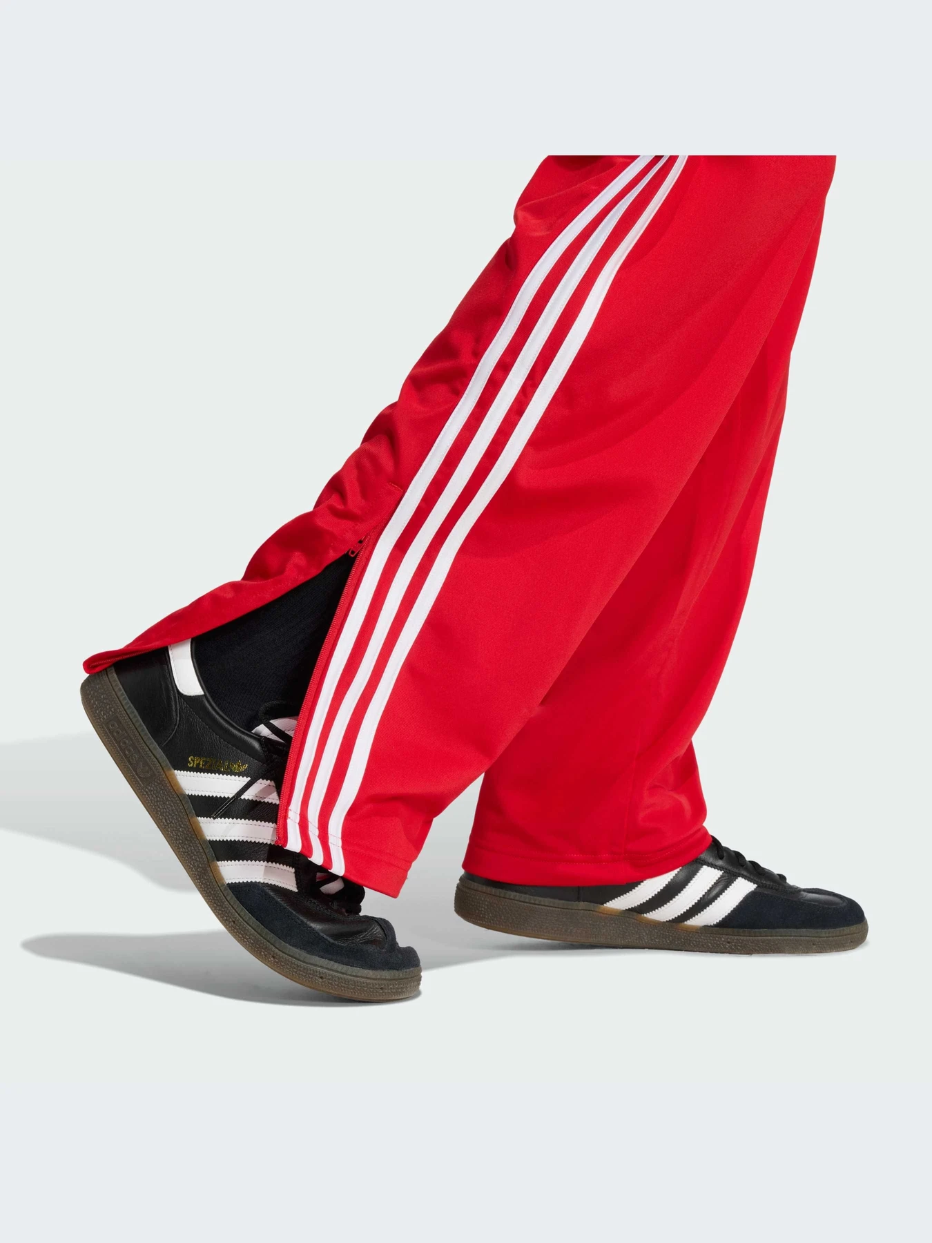 Брюки Adidas Adicolor модель KD8319-KZ Брюки Adidas Adicolor модель KD8319-KZ Фото