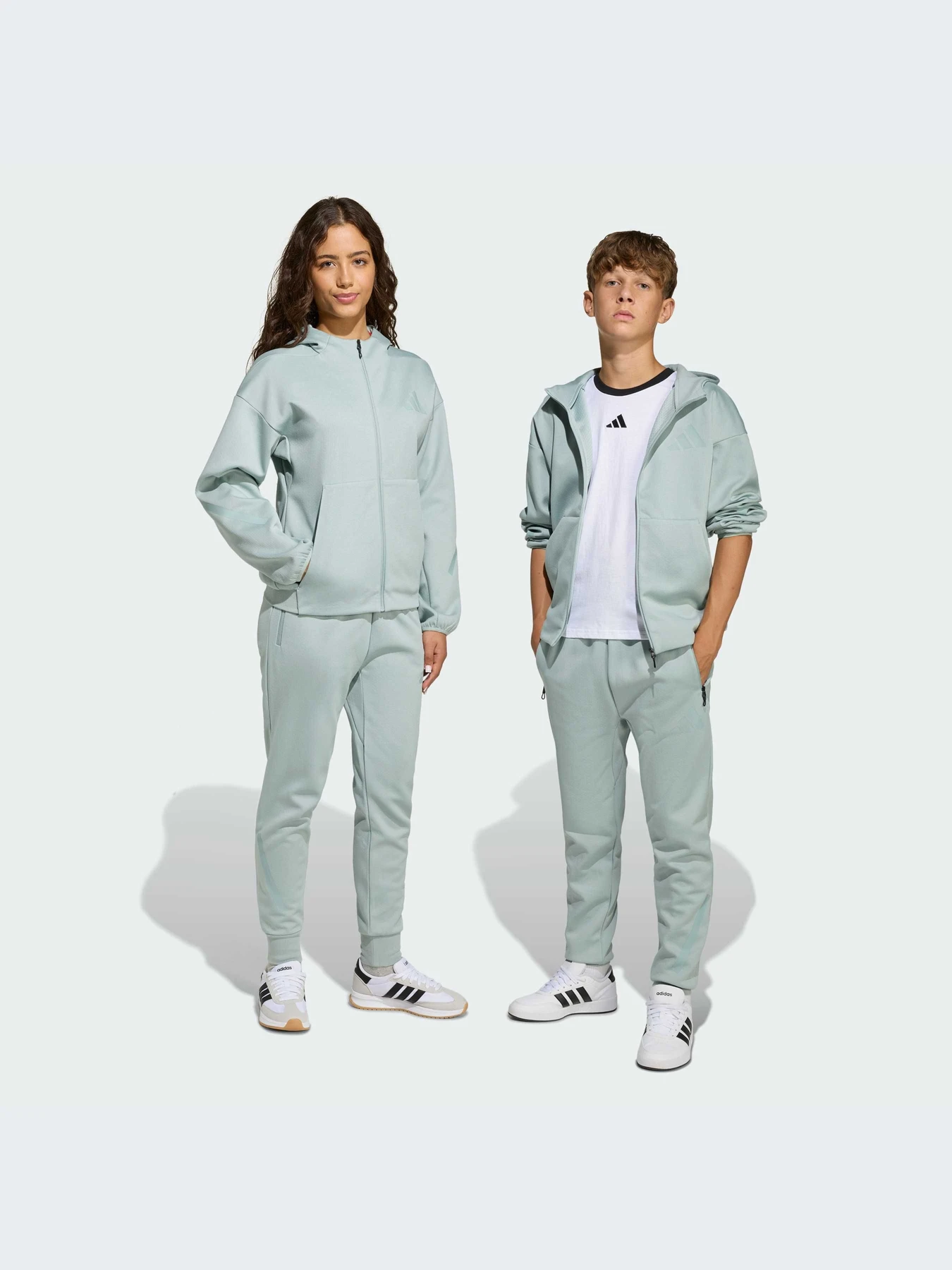 Брюки Adidas ZNE модель KC1931-KZ Брюки Adidas ZNE модель KC1931-KZ Фото