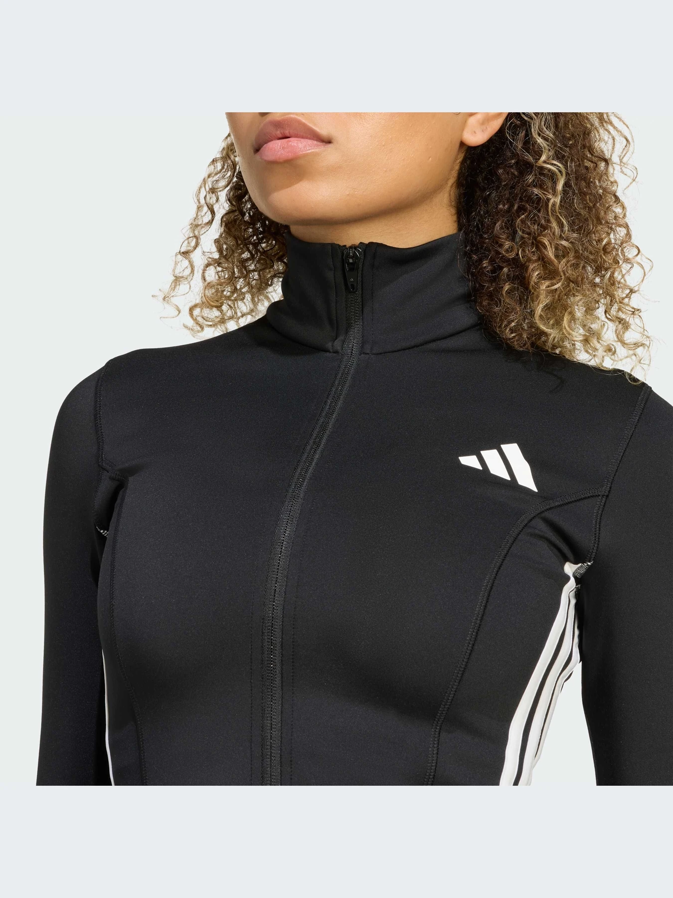 Худи и свитшоты Adidas модель KB7843-KZ Худи и свитшоты Adidas модель KB7843-KZ Фото