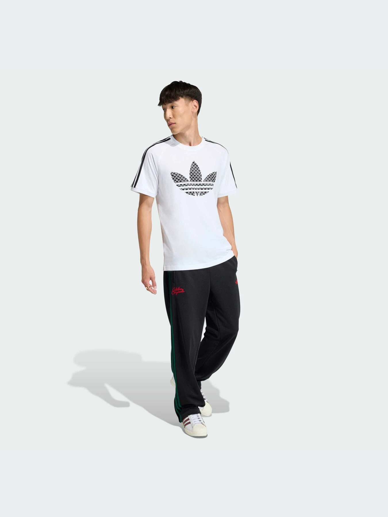 Футболки и поло Adidas Graphics модель KD1360-KZ Футболки и поло Adidas Graphics модель KD1360-KZ Фото