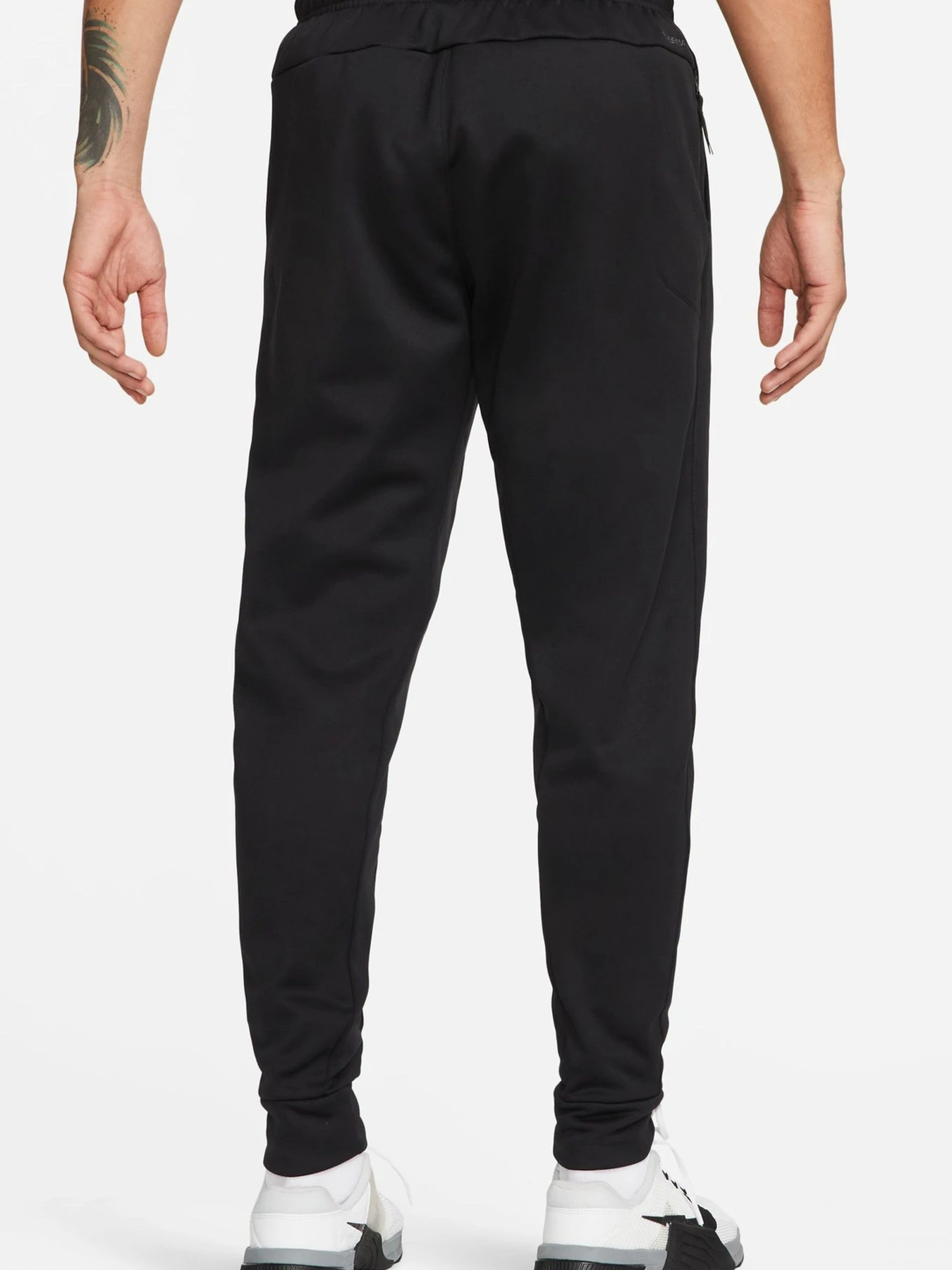 Брюки NIKE M NK TF PANT TAPER модель 101827202 Брюки NIKE M NK TF PANT TAPER модель 101827202 Фото