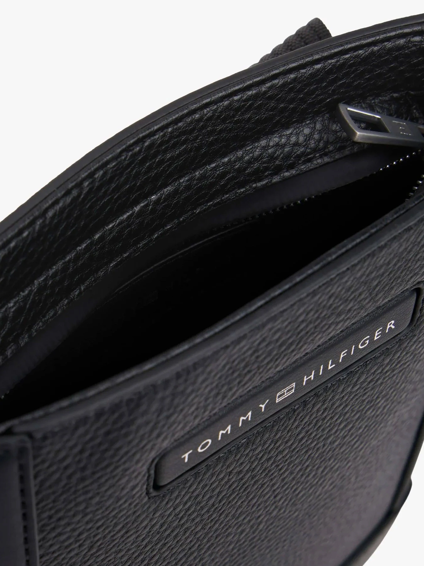 Сумки Tommy Hilfiger модель AM0AM14012-BDS Сумки Tommy Hilfiger модель AM0AM14012-BDS Фото