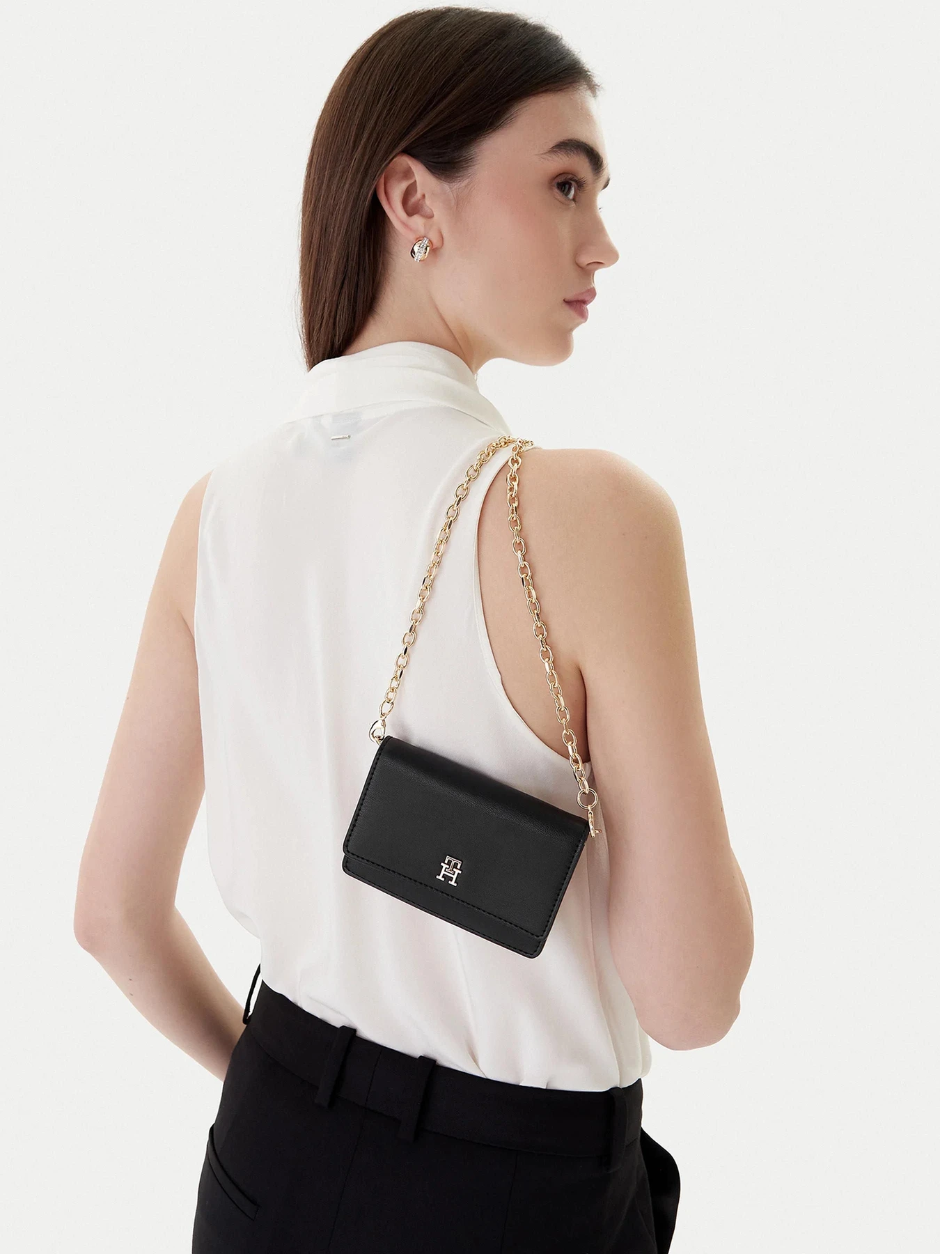 Сумки Tommy Hilfiger модель AW0AW18248-BDS Сумки Tommy Hilfiger модель AW0AW18248-BDS Фото