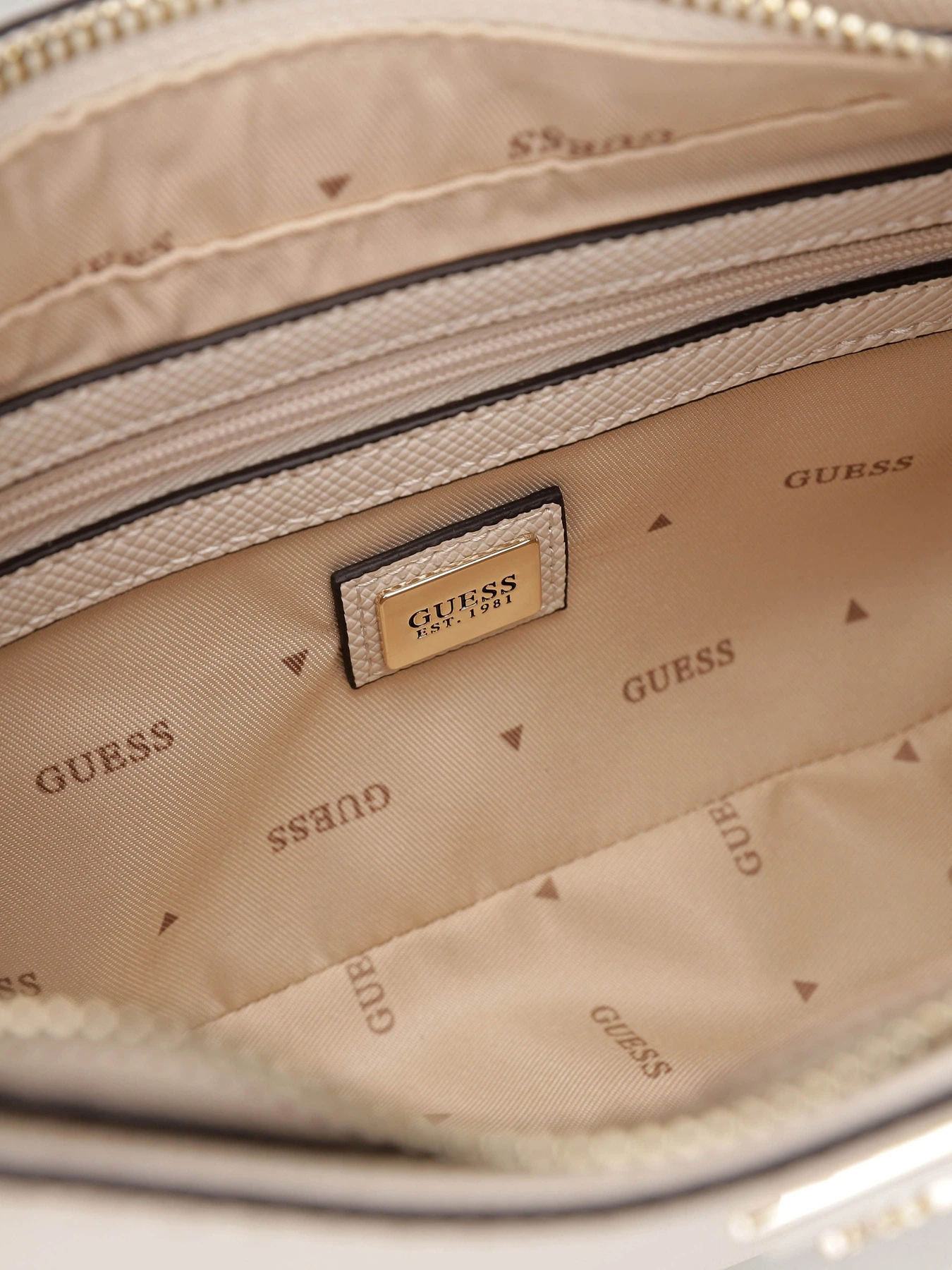 Сумки GUESS модель HWZG96-72180-BON Сумки GUESS модель HWZG96-72180-BON Фото