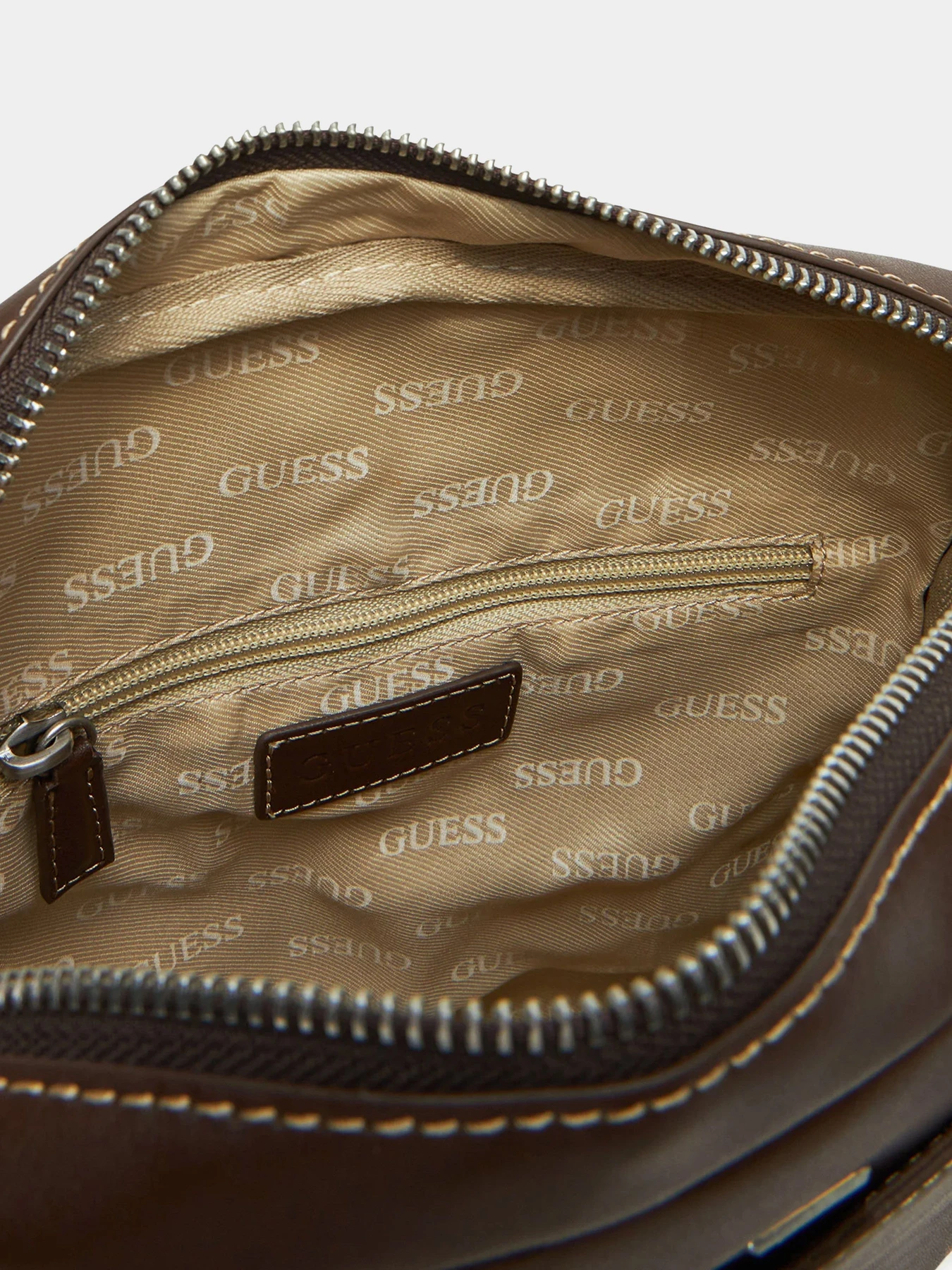 Сумки GUESS модель HMFITC-P5159-BRO Сумки GUESS модель HMFITC-P5159-BRO Фото