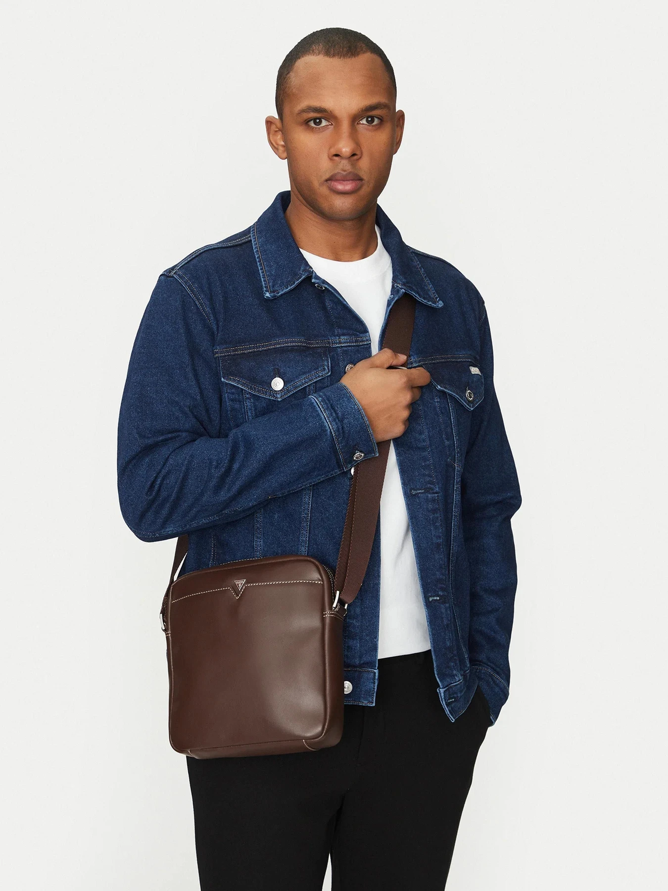 Сумки GUESS модель HMFITC-P5159-BRO Сумки GUESS модель HMFITC-P5159-BRO Фото