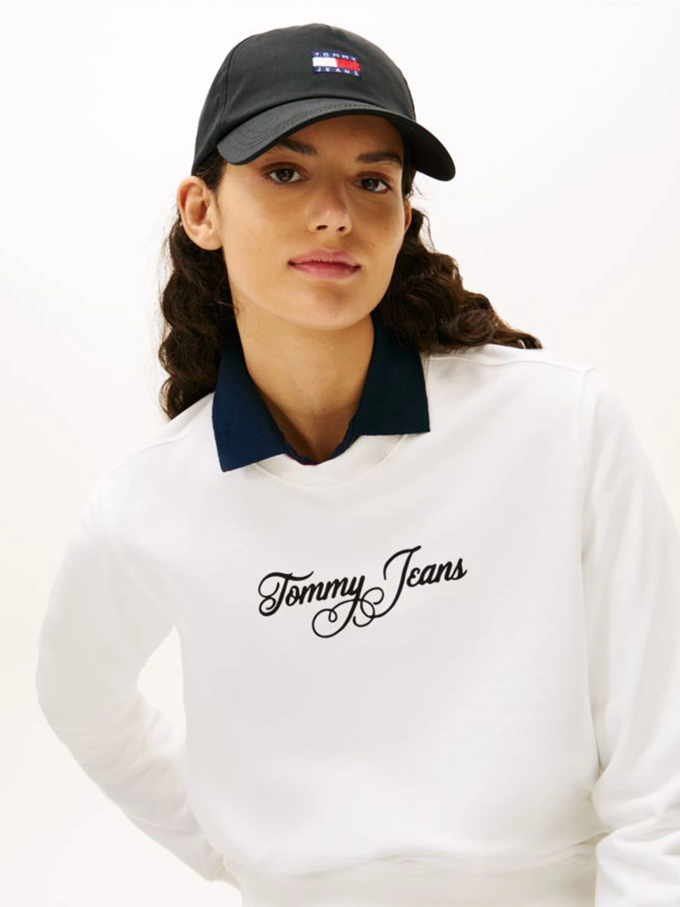 Шапки и кепки Tommy Hilfiger модель AW0AW16991-BDS Шапки и кепки Tommy Hilfiger модель AW0AW16991-BDS Фото
