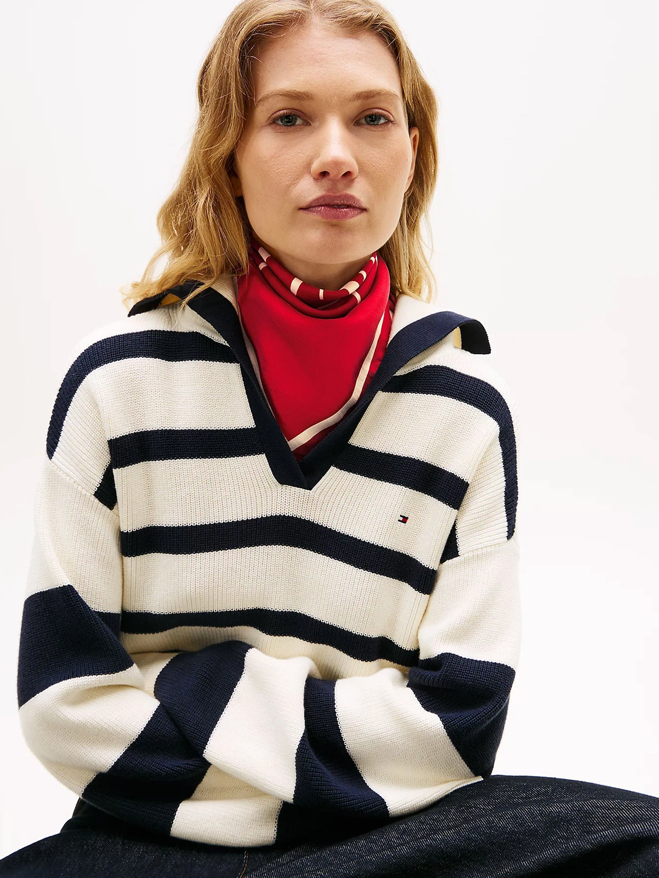 Шарфы и платки Tommy Hilfiger модель AW0AW18223-0KP Шарфы и платки Tommy Hilfiger модель AW0AW18223-0KP Фото