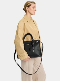 Сумки GUESS модель HWBG85-46070-BLA Фото