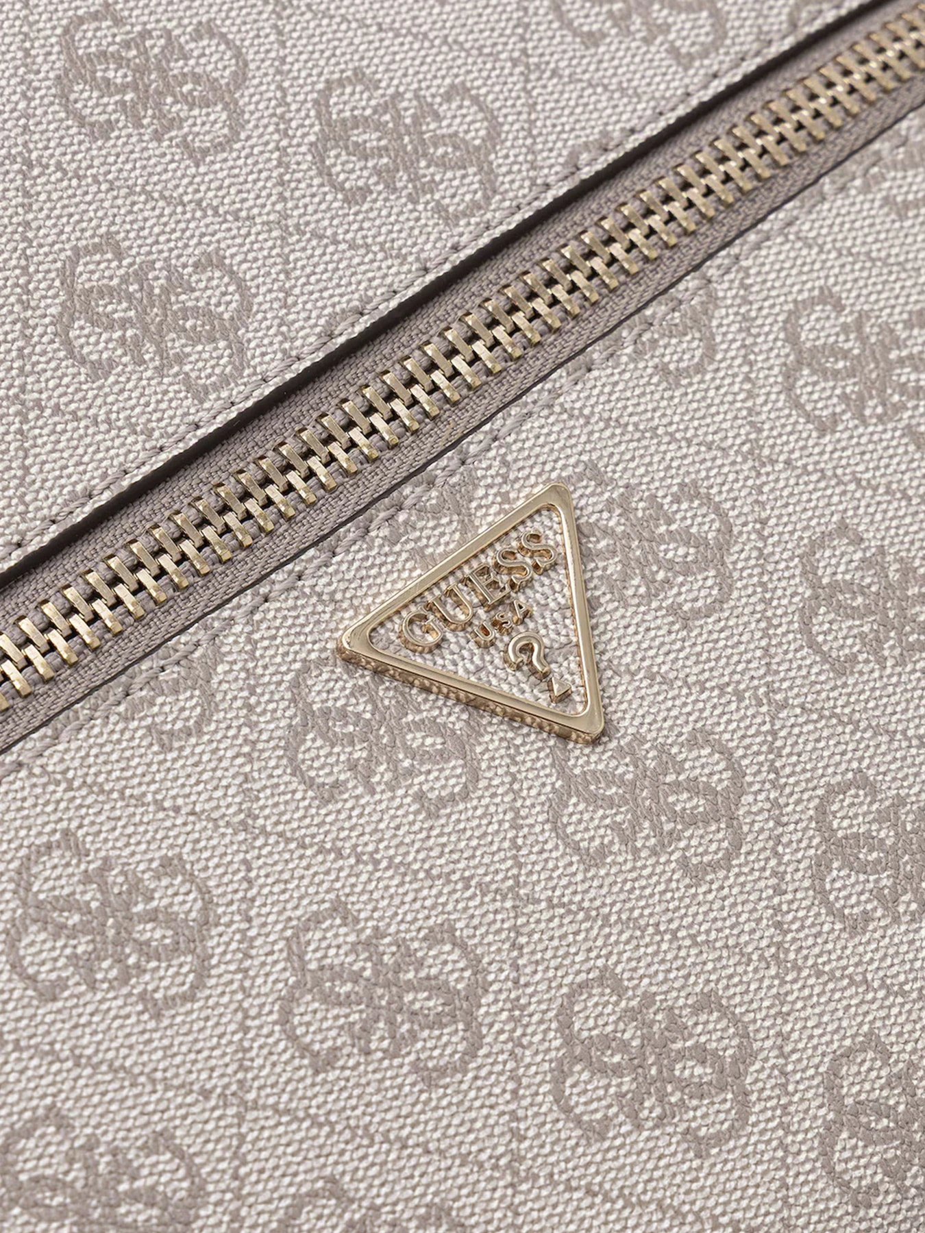 Рюкзаки GUESS модель HWSG71-18330-DKO Рюкзаки GUESS модель HWSG71-18330-DKO Фото