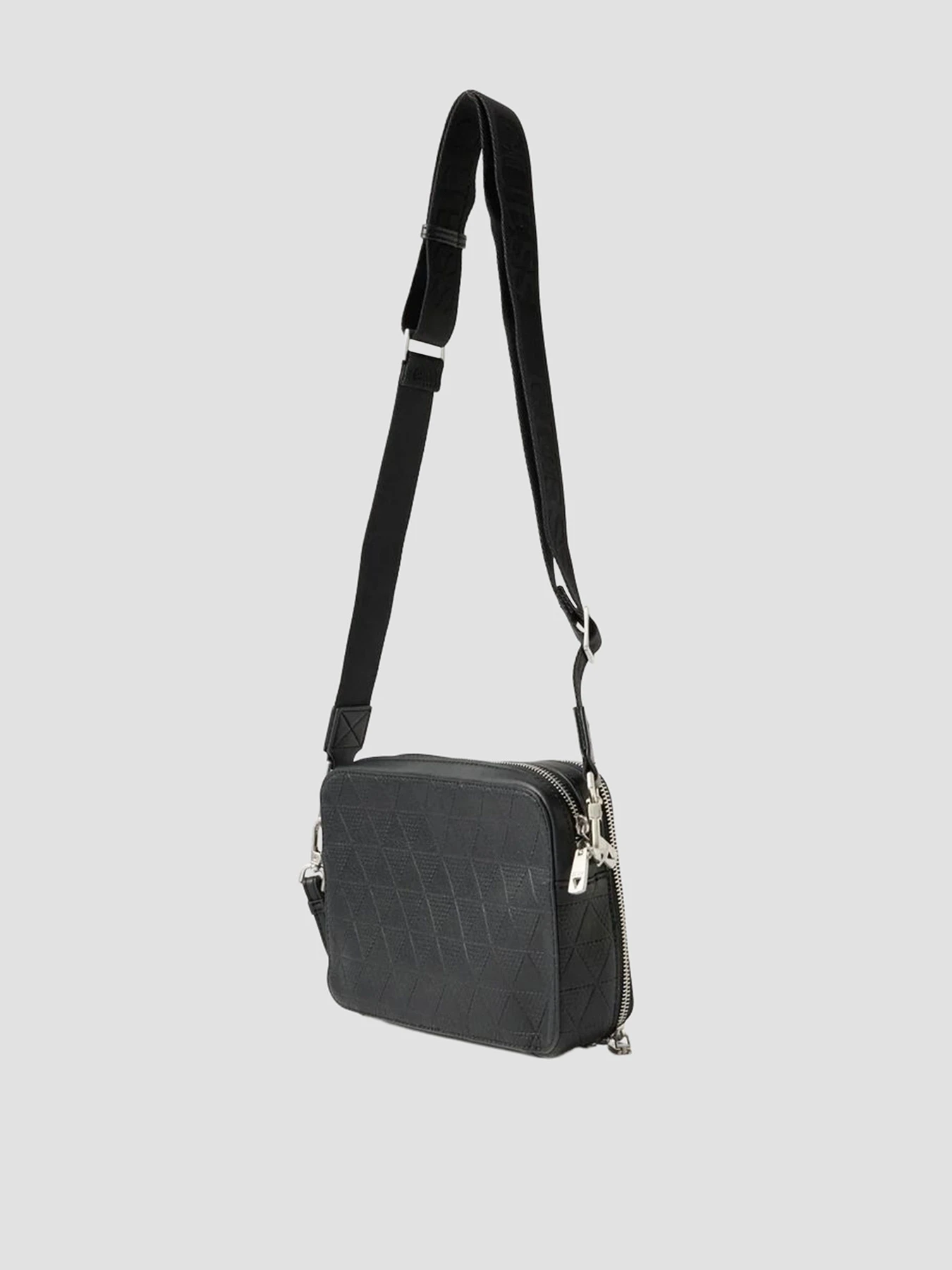 Сумки GUESS модель HMTOTE-P6139-BLA Сумки GUESS модель HMTOTE-P6139-BLA Фото