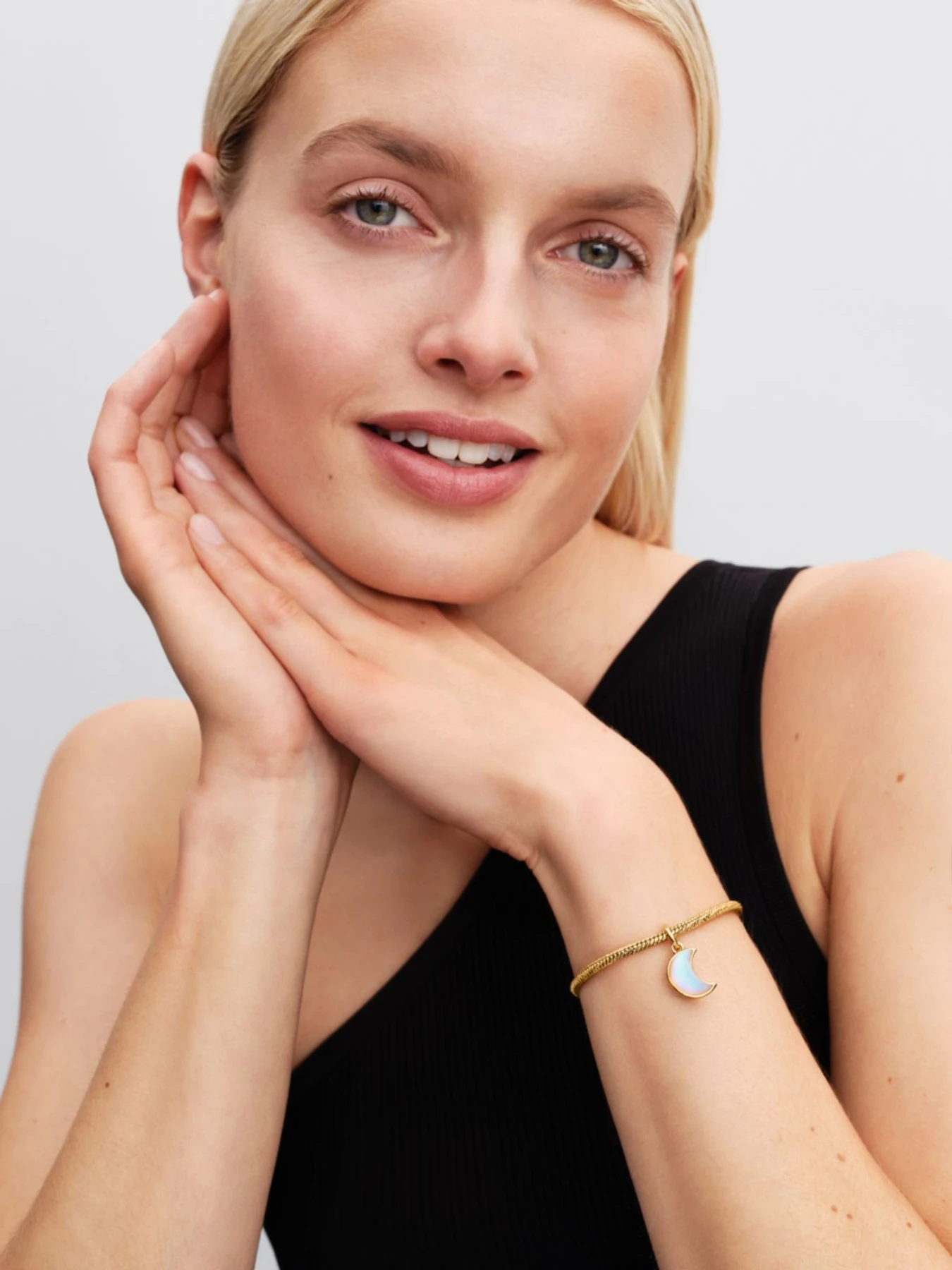 Для шармов PANDORA Moments модель 564236C00 Фото