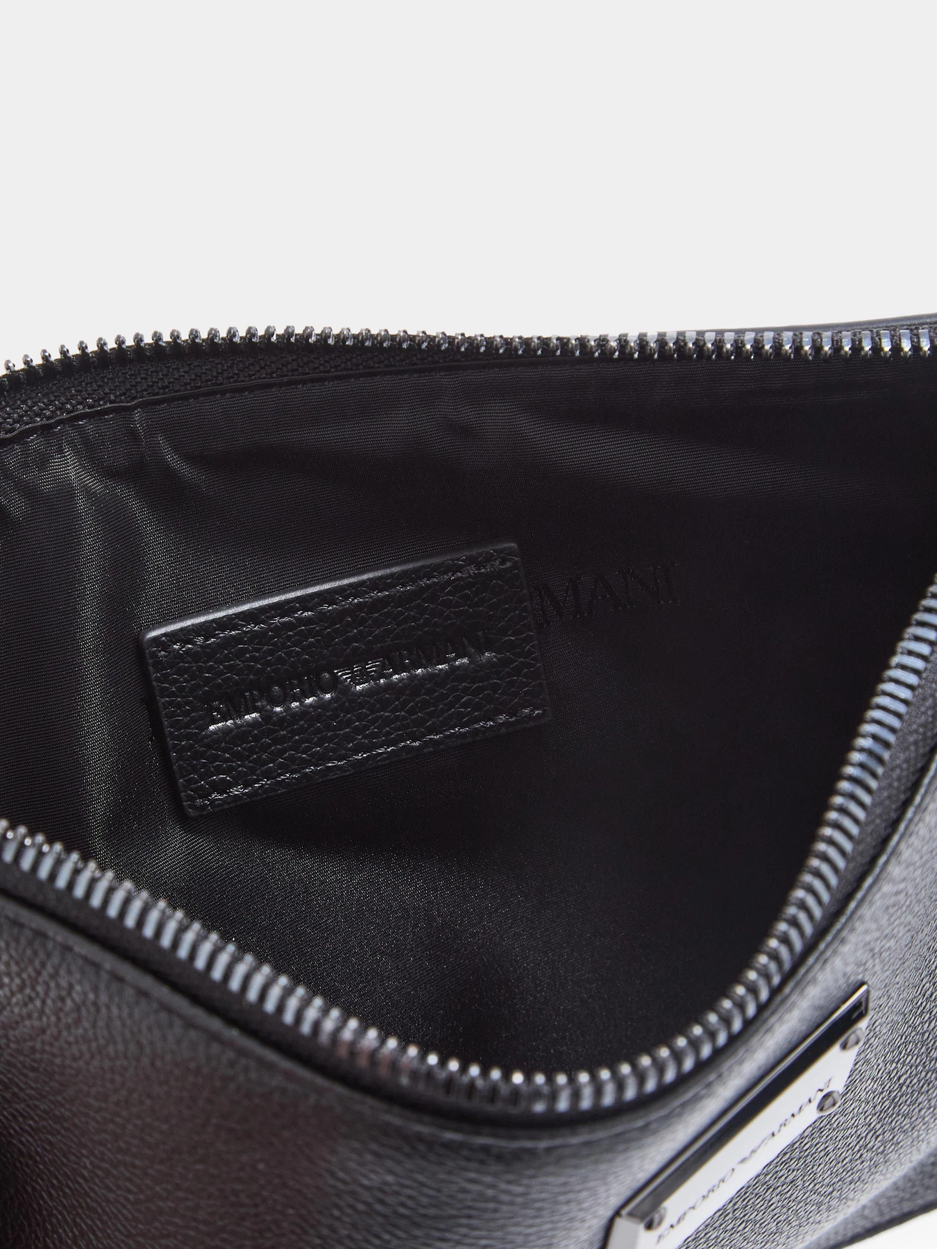 Сумки Emporio Armani модель EM004545-AF13788-UC001 Сумки Emporio Armani модель EM004545-AF13788-UC001 Фото