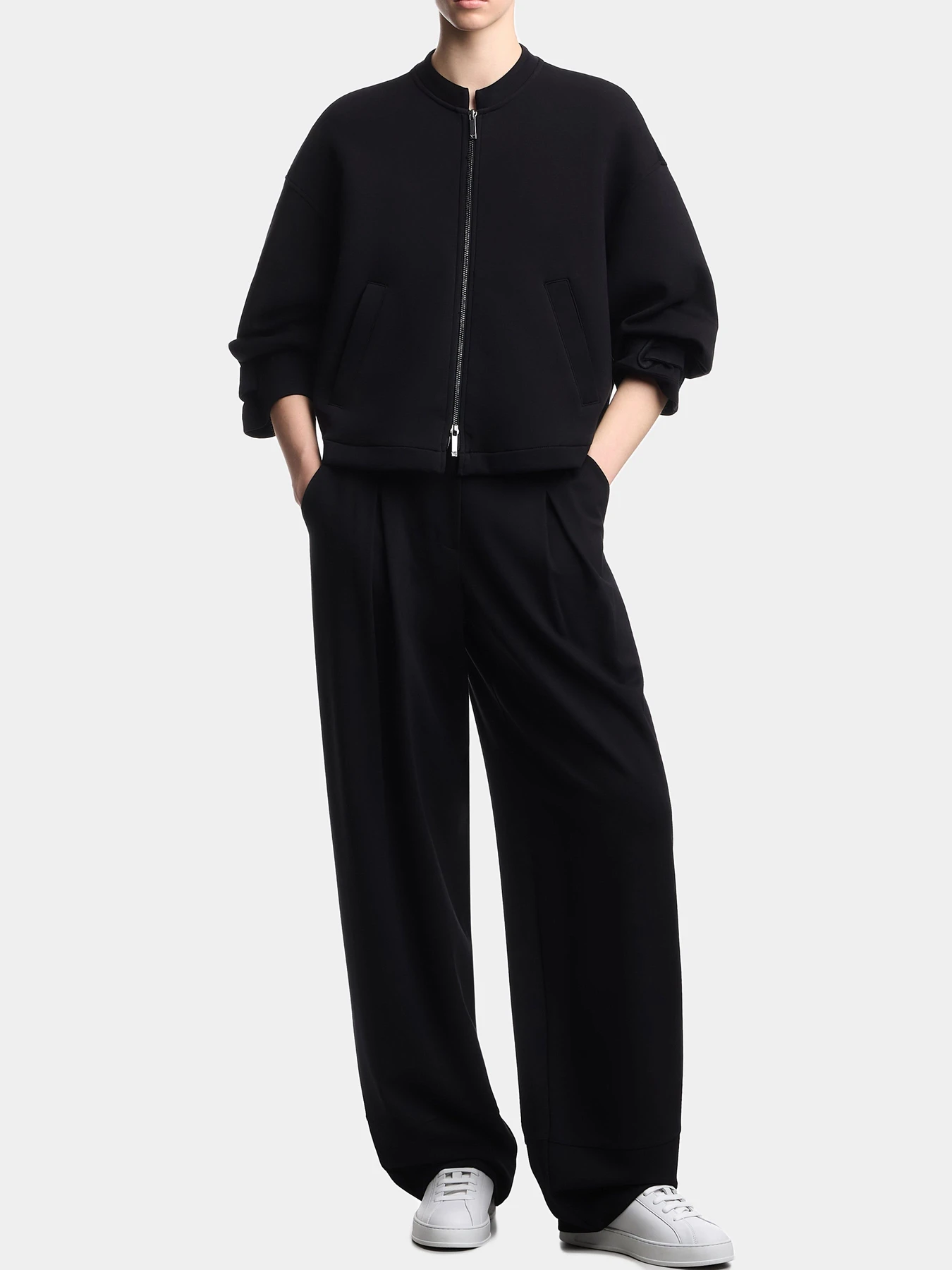Куртки и дубленки Emporio Armani модель EW003177-AF10002-UC001 Фото