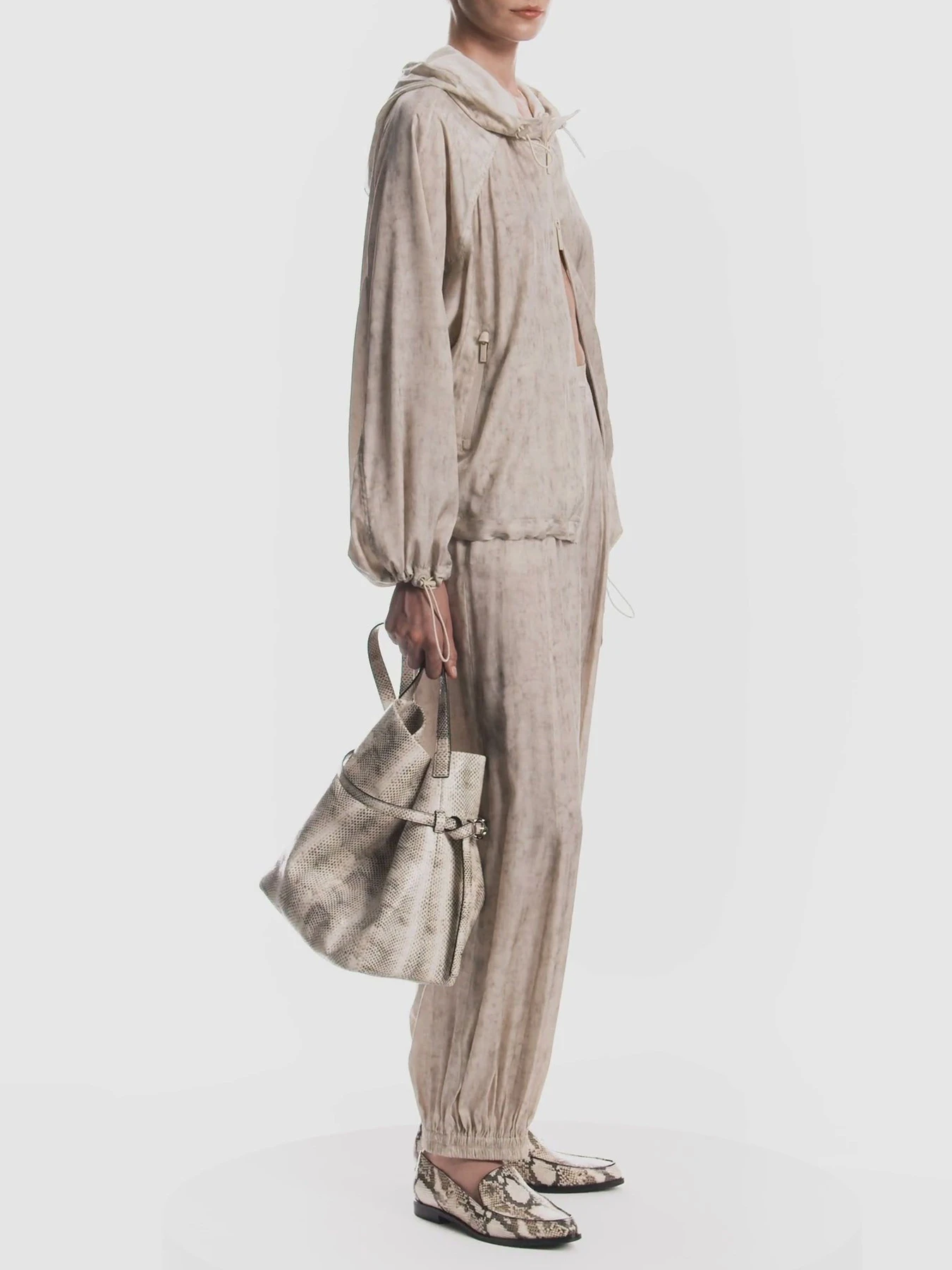 Куртки и дубленки Emporio Armani модель EW003439-AF20831-F1015 Фото