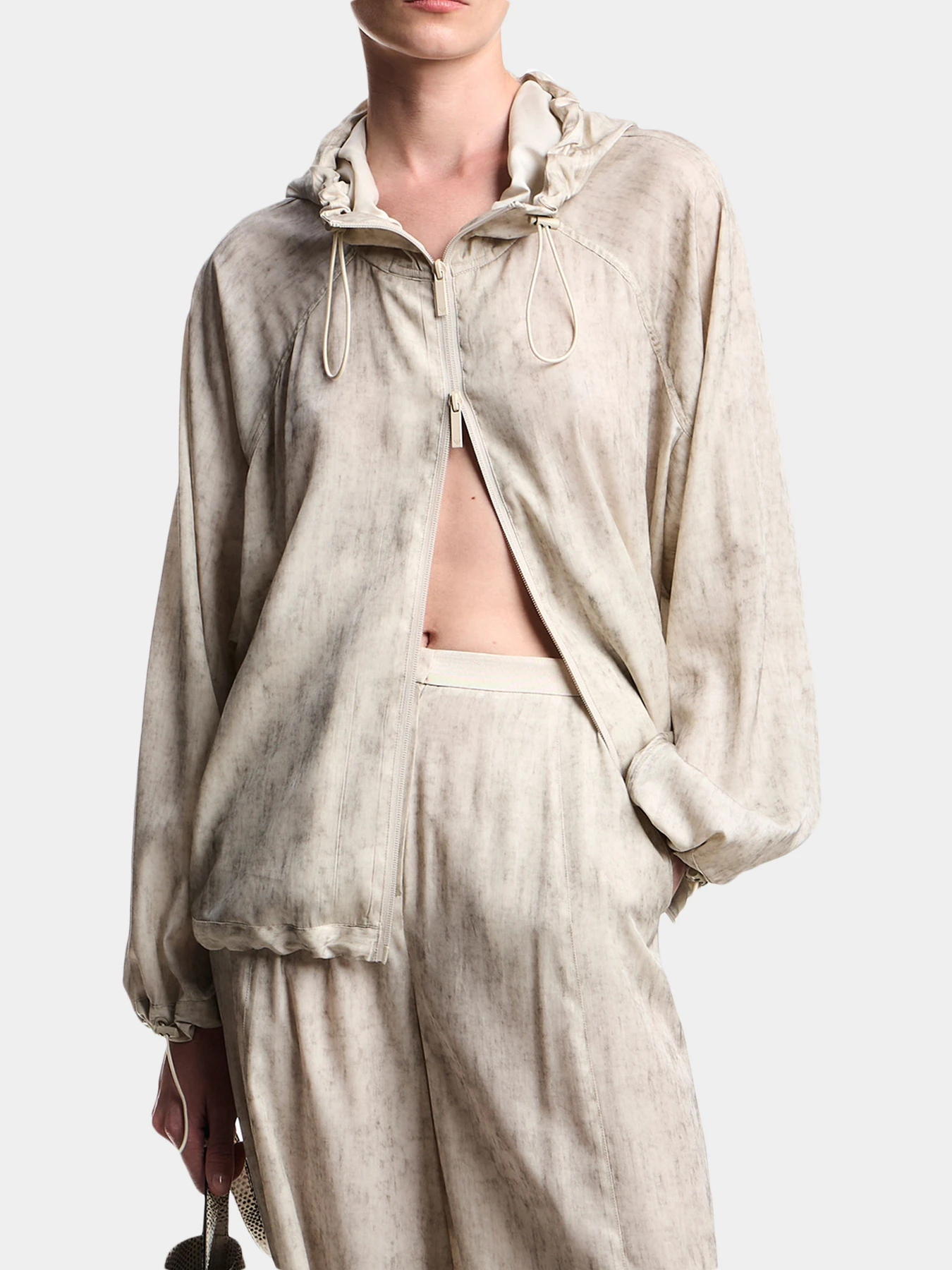 Куртки и дубленки Emporio Armani модель EW003439-AF20831-F1015 Фото