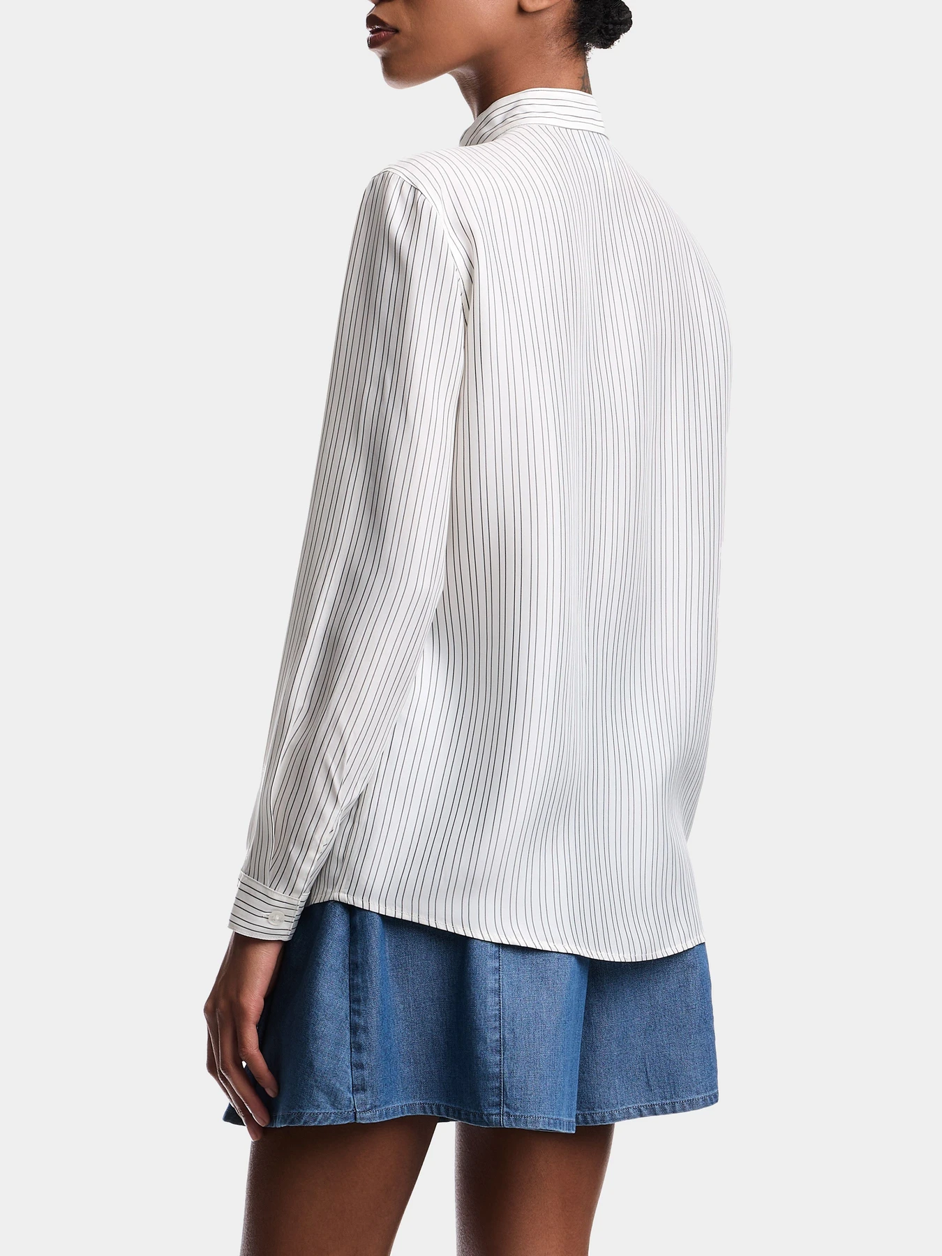 Рубашки Emporio Armani модель EW004357-AF24532-F0202 Рубашки Emporio Armani модель EW004357-AF24532-F0202 Фото