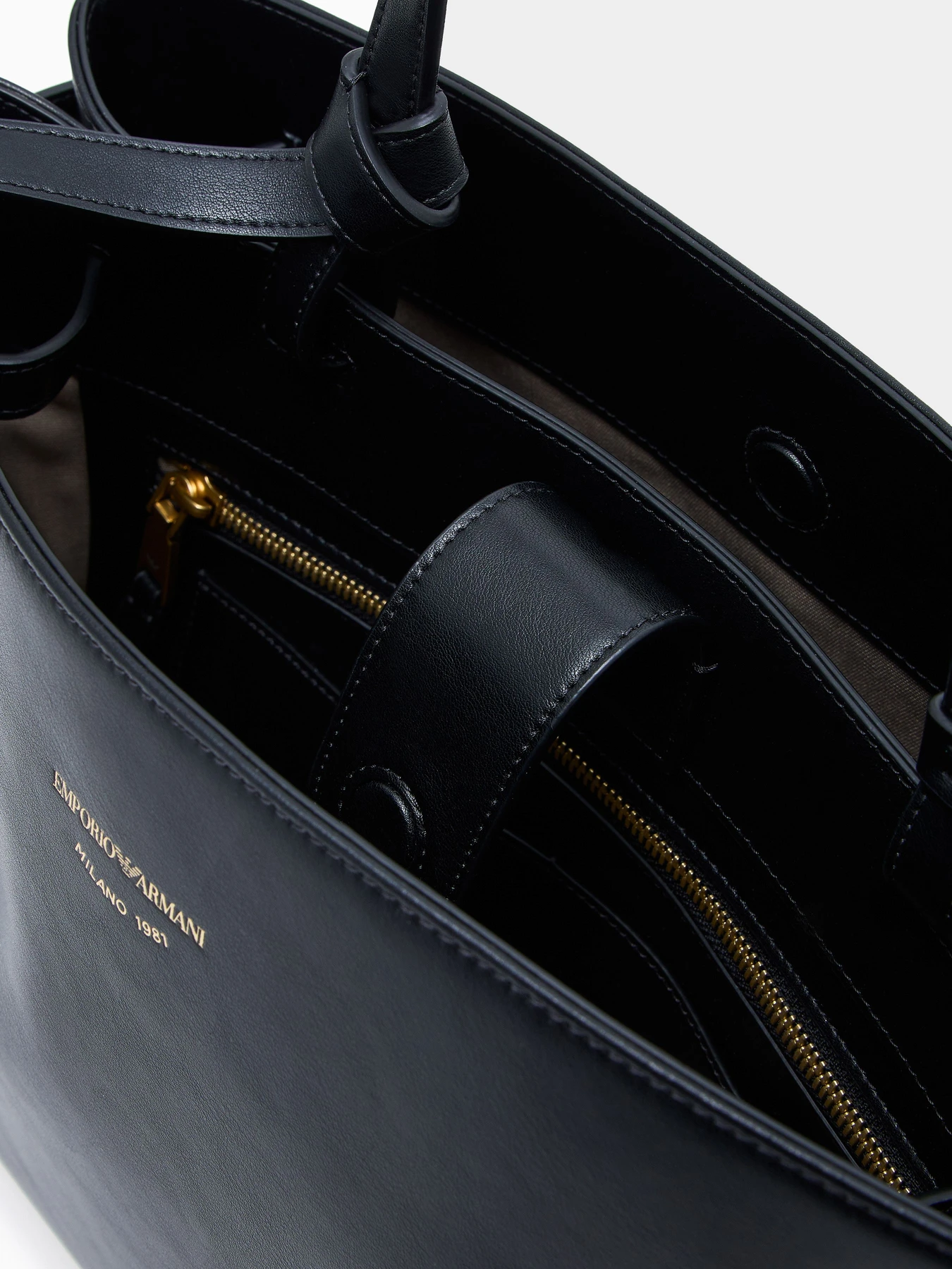 Сумки Emporio Armani модель EW003828-AF22783-UC001 Сумки Emporio Armani модель EW003828-AF22783-UC001 Фото