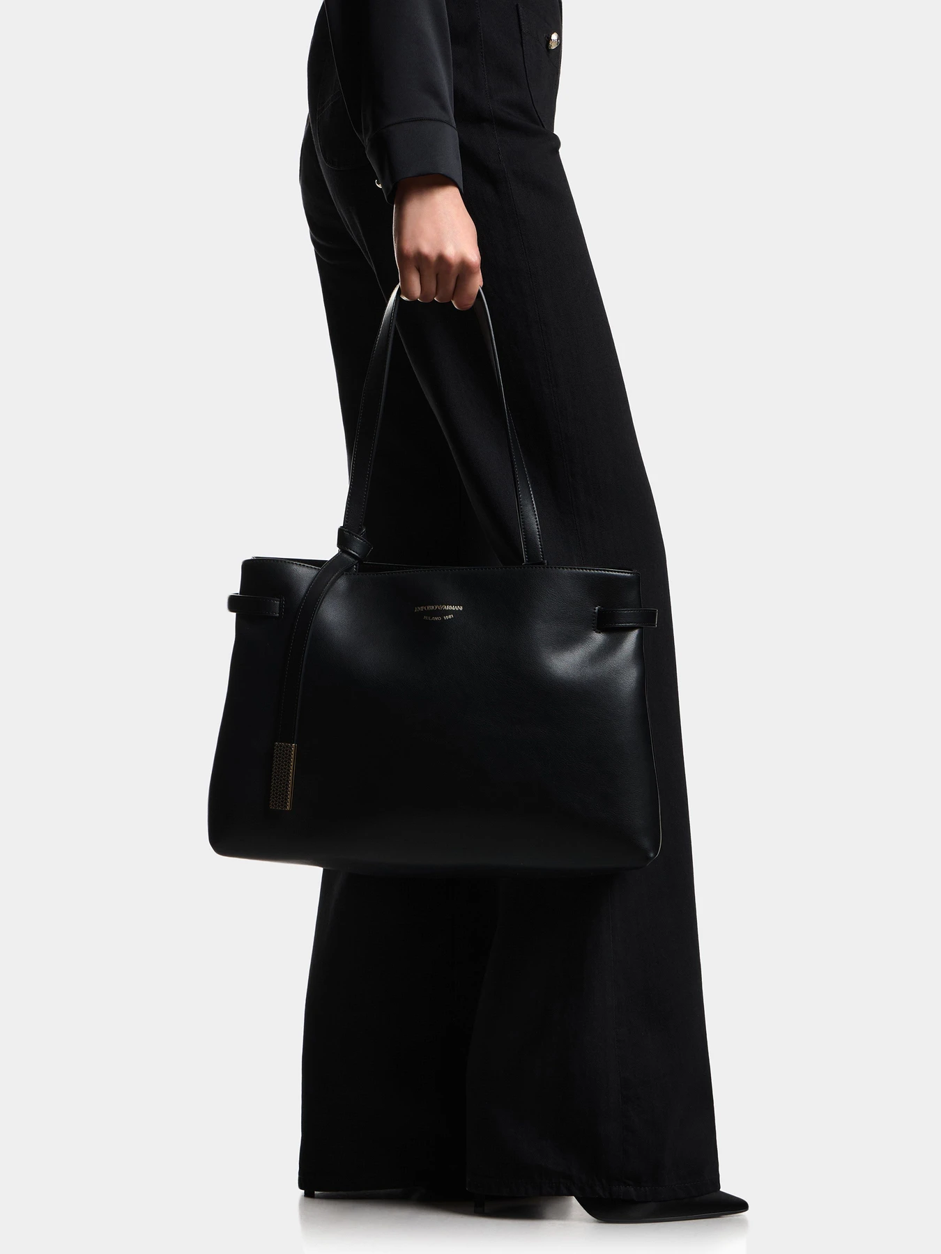 Сумки Emporio Armani модель EW003828-AF22783-UC001 Сумки Emporio Armani модель EW003828-AF22783-UC001 Фото