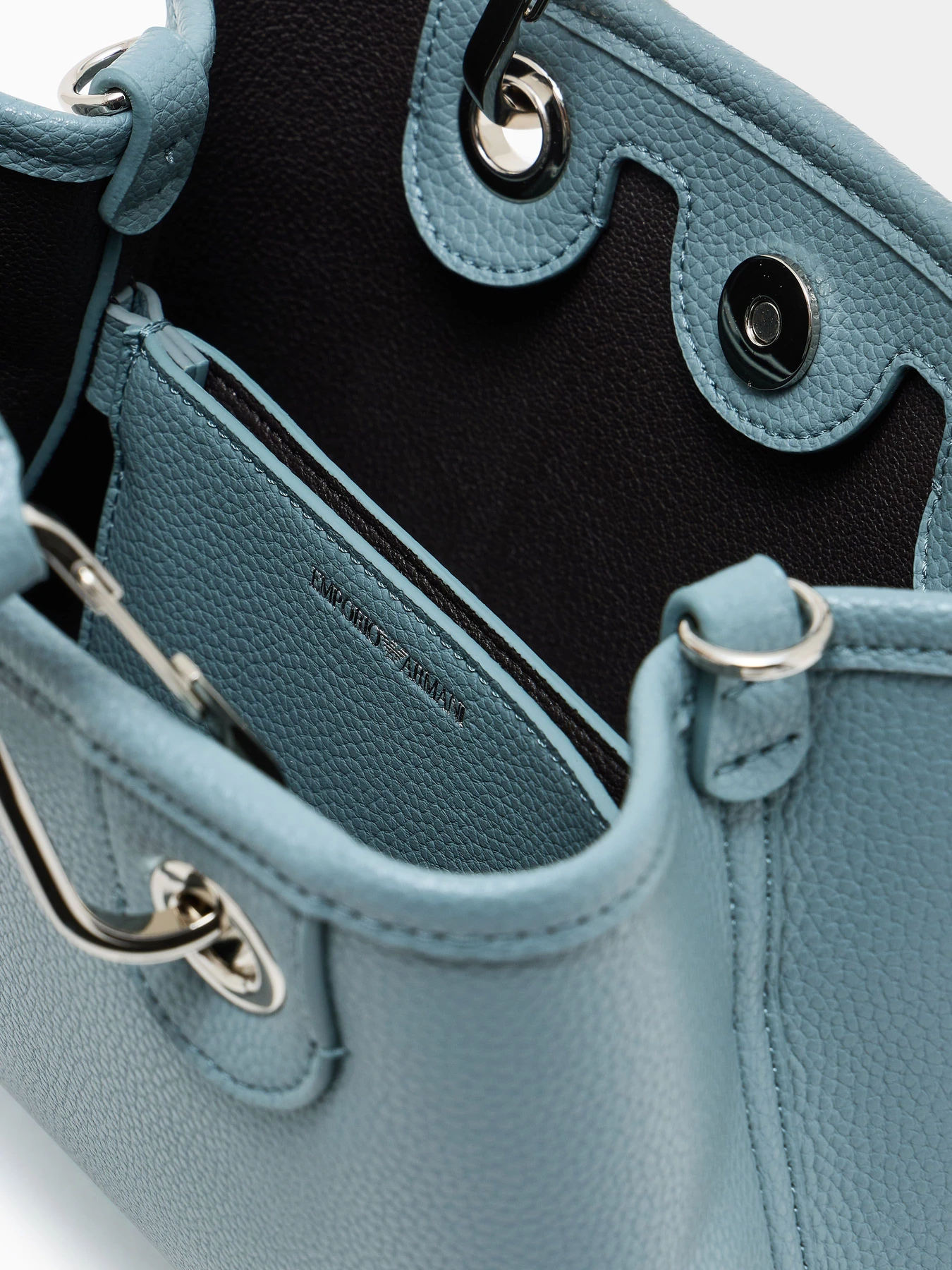 Сумки Emporio Armani модель EW000382-AF12036-M9110 Сумки Emporio Armani модель EW000382-AF12036-M9110 Фото