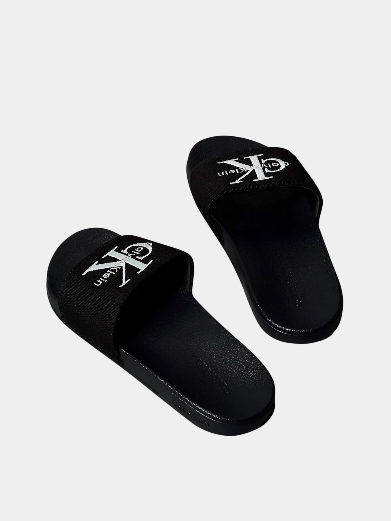 Шлёпанцы Calvin Klein модель YM0YM01393-0GJ Шлёпанцы Calvin Klein модель YM0YM01393-0GJ Фото
