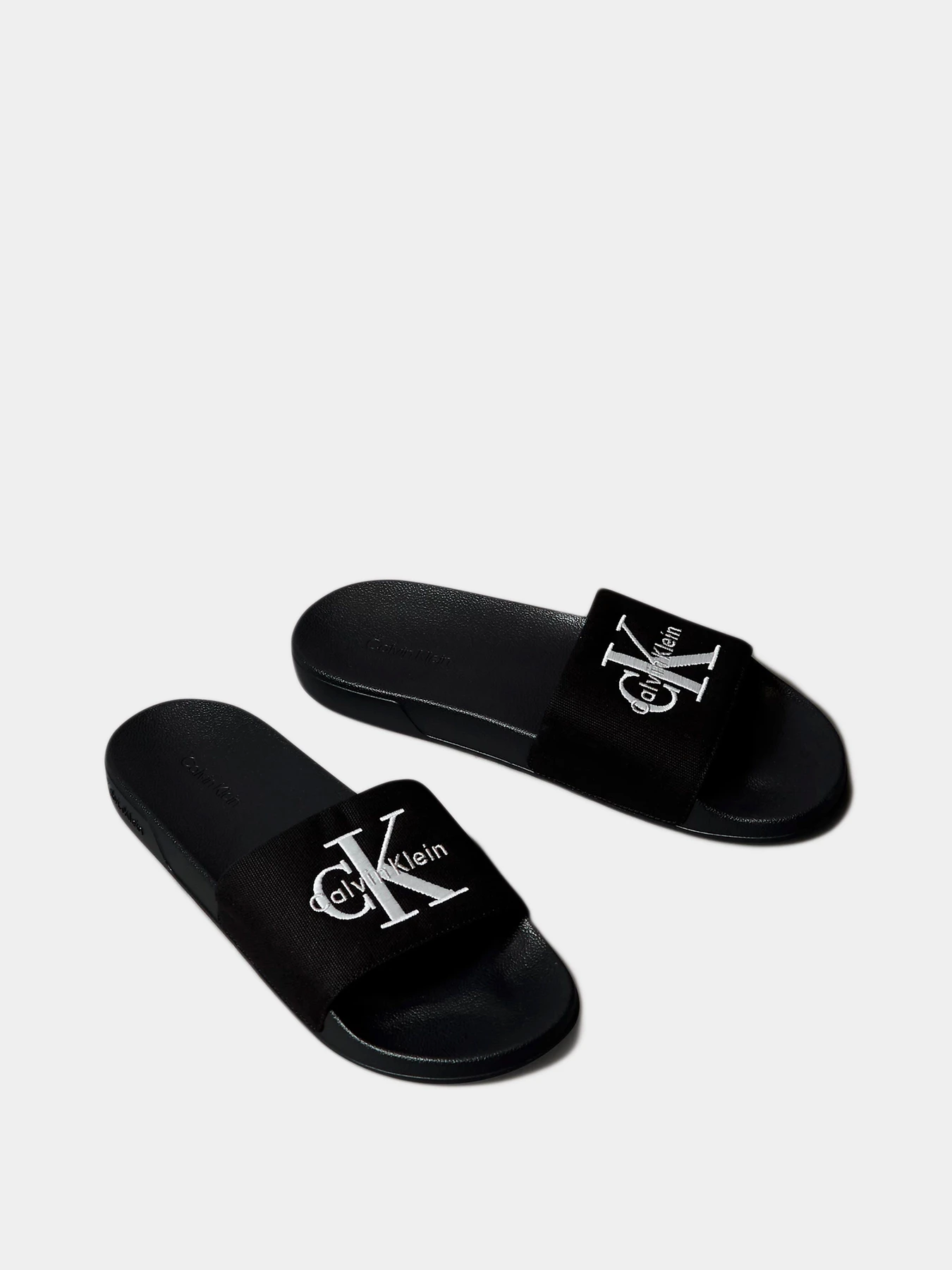 Шлёпанцы Calvin Klein модель YM0YM01393-0GJ Шлёпанцы Calvin Klein модель YM0YM01393-0GJ Фото
