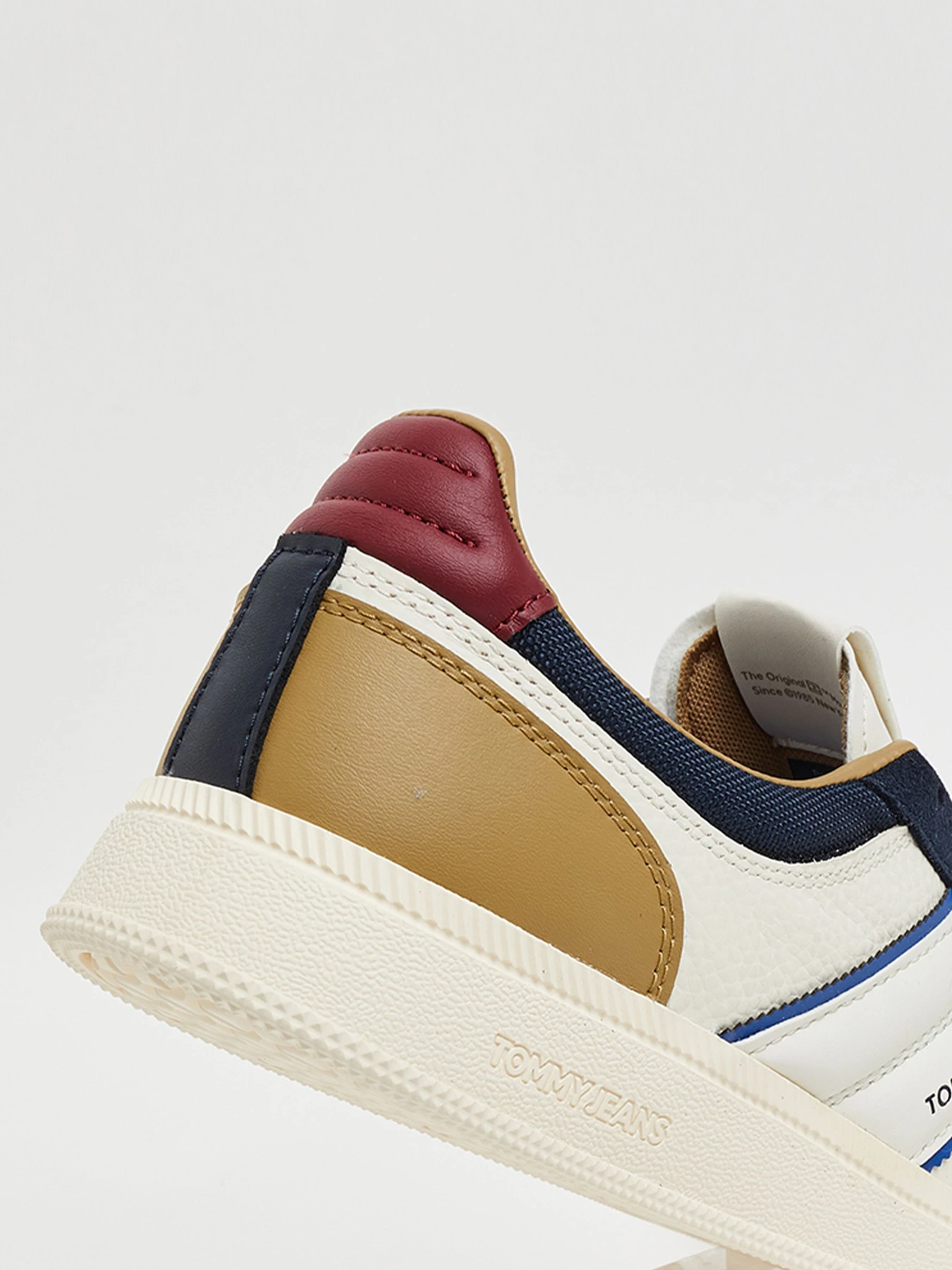 Кроссовки Tommy Hilfiger модель EM0EM01672-C1G Кроссовки Tommy Hilfiger модель EM0EM01672-C1G Фото