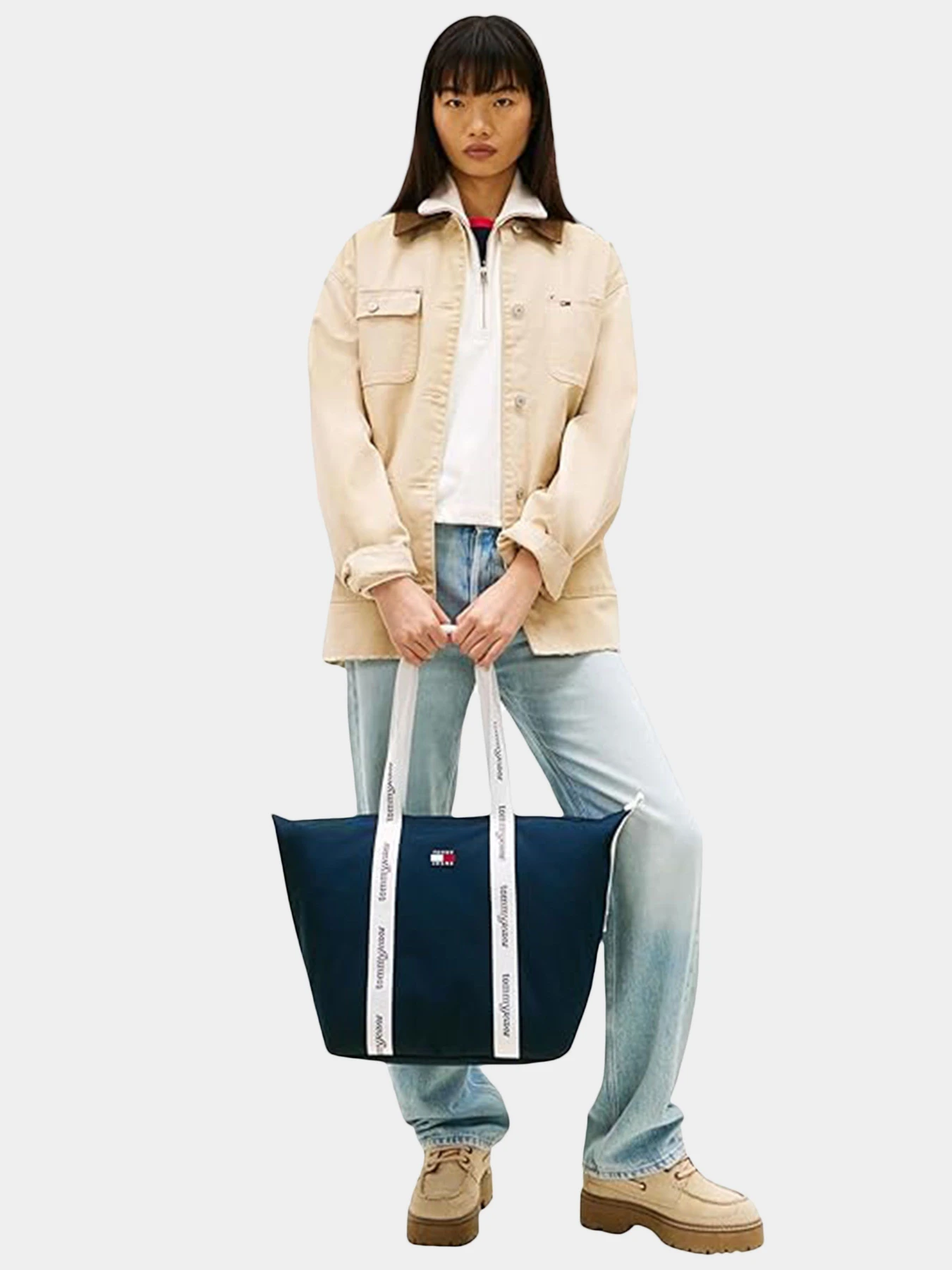 Сумки Tommy Hilfiger модель AW0AW18461-C1G Сумки Tommy Hilfiger модель AW0AW18461-C1G Фото
