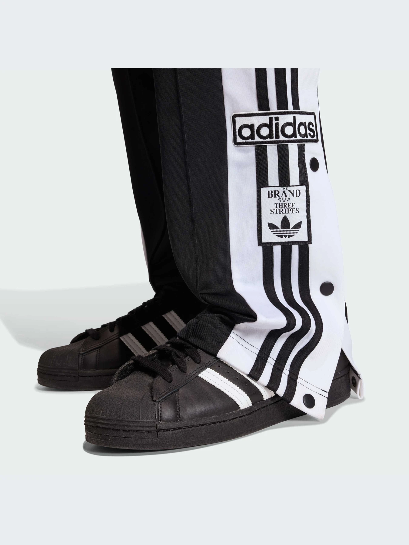 Брюки Adidas Adicolor модель KD2932-KZ Брюки Adidas Adicolor модель KD2932-KZ Фото