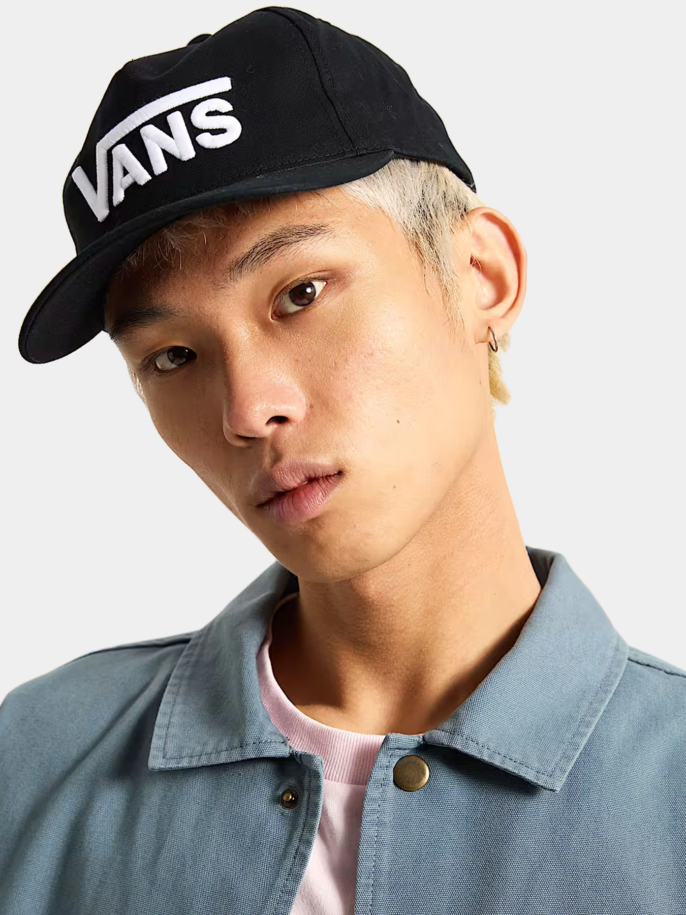 Шапки и кепки Vans модель VN000QAHBLK1 Шапки и кепки Vans модель VN000QAHBLK1 Фото
