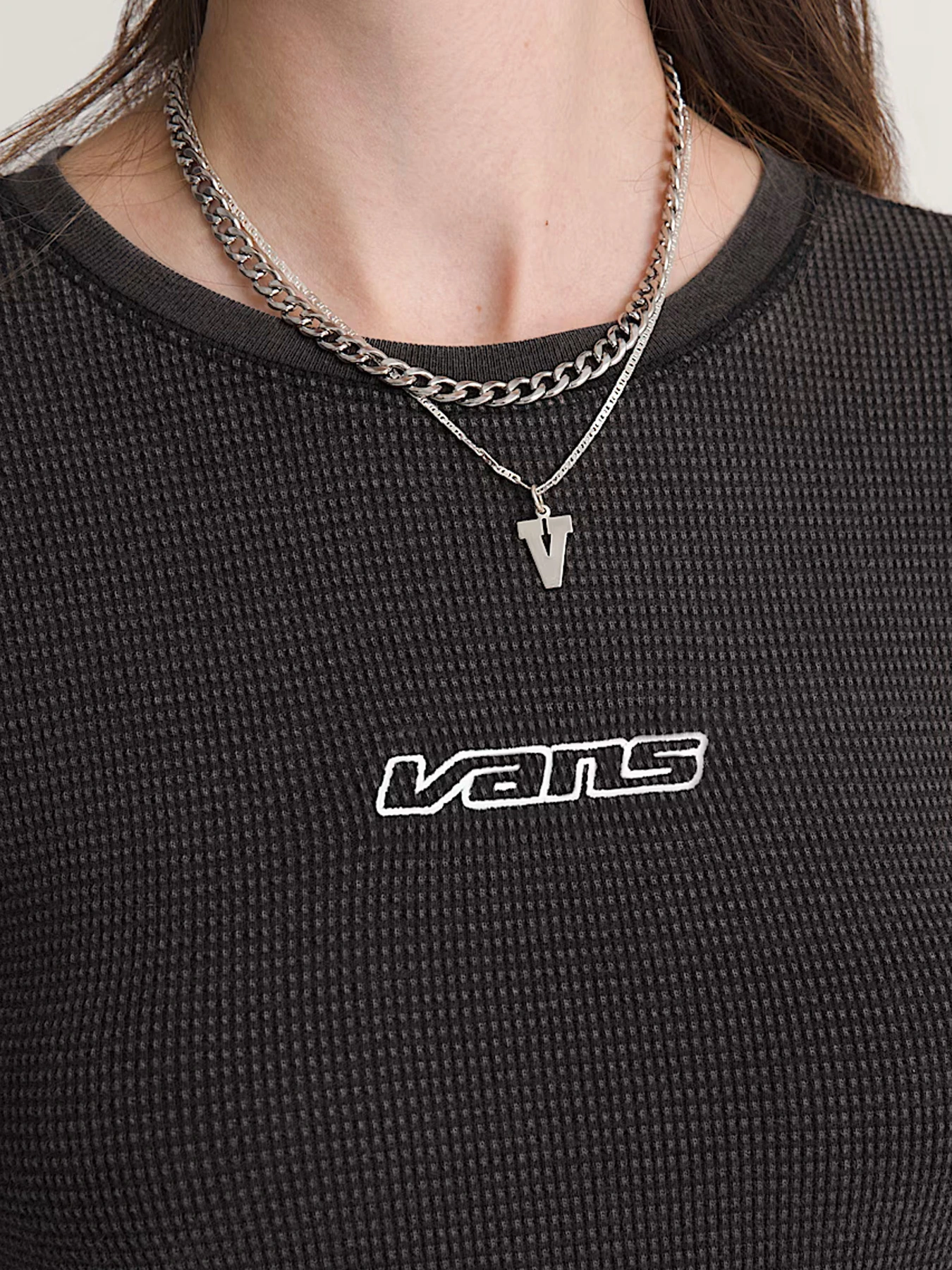 Худи и свитшоты Vans модель VN000TBQBLK1 Худи и свитшоты Vans модель VN000TBQBLK1 Фото