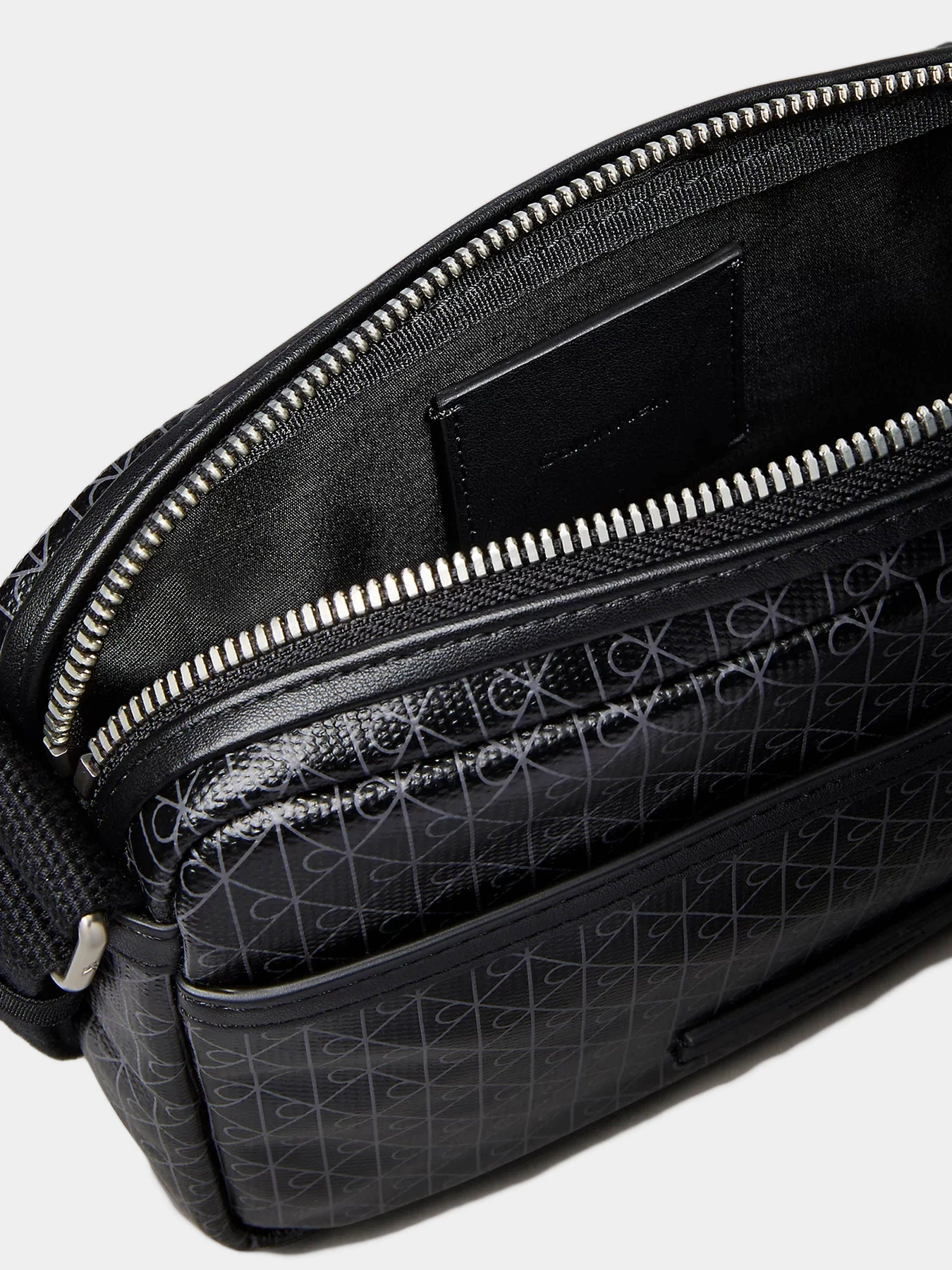Сумки Calvin Klein модель LV04D3314G-UB1 Сумки Calvin Klein модель LV04D3314G-UB1 Фото