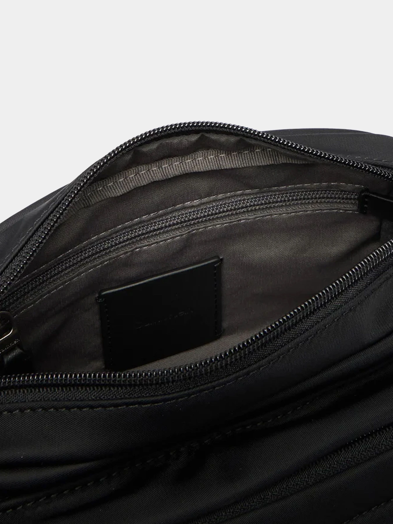Сумки Calvin Klein модель LV04D3339G-UB1 Сумки Calvin Klein модель LV04D3339G-UB1 Фото