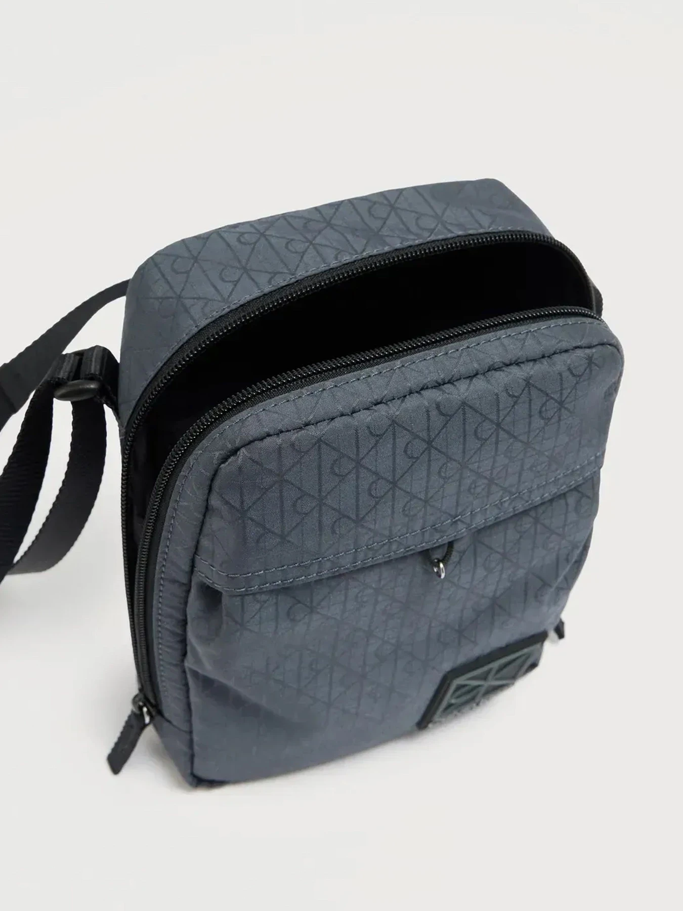 Сумки Calvin Klein модель LV04D3303G-CKP Сумки Calvin Klein модель LV04D3303G-CKP Фото