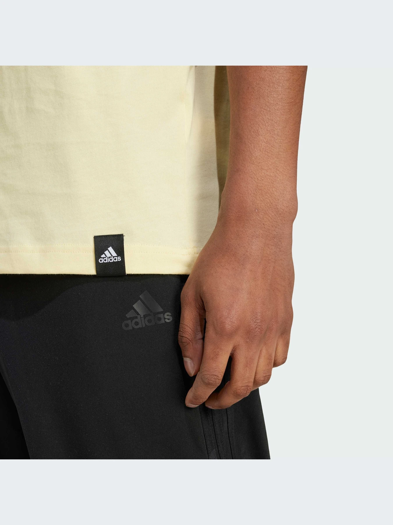 Футболки и поло Adidas модель IW2695-KZ Футболки и поло Adidas модель IW2695-KZ Фото