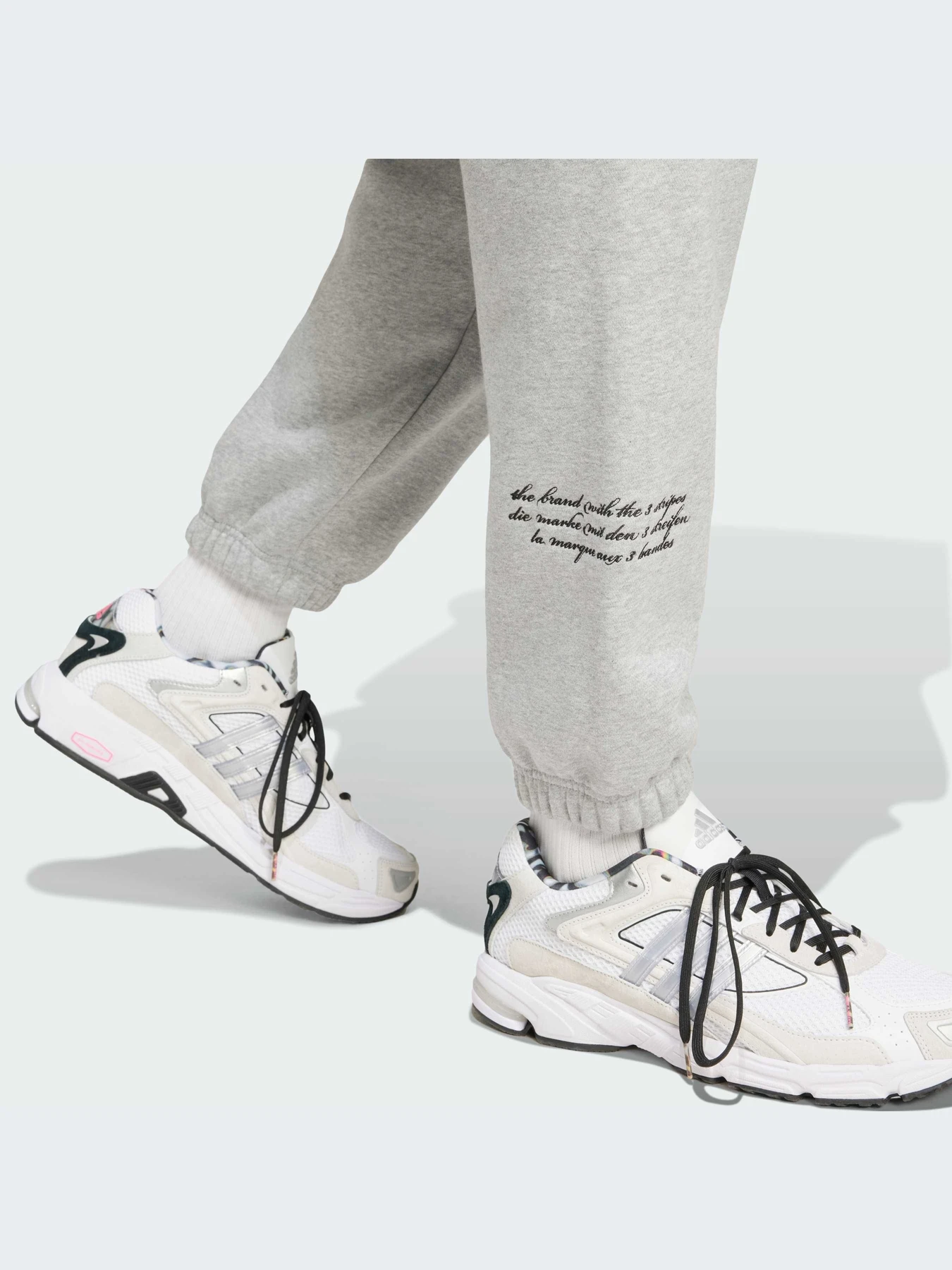 Брюки Adidas Graphics модель IX6774-KZ Брюки Adidas Graphics модель IX6774-KZ Фото