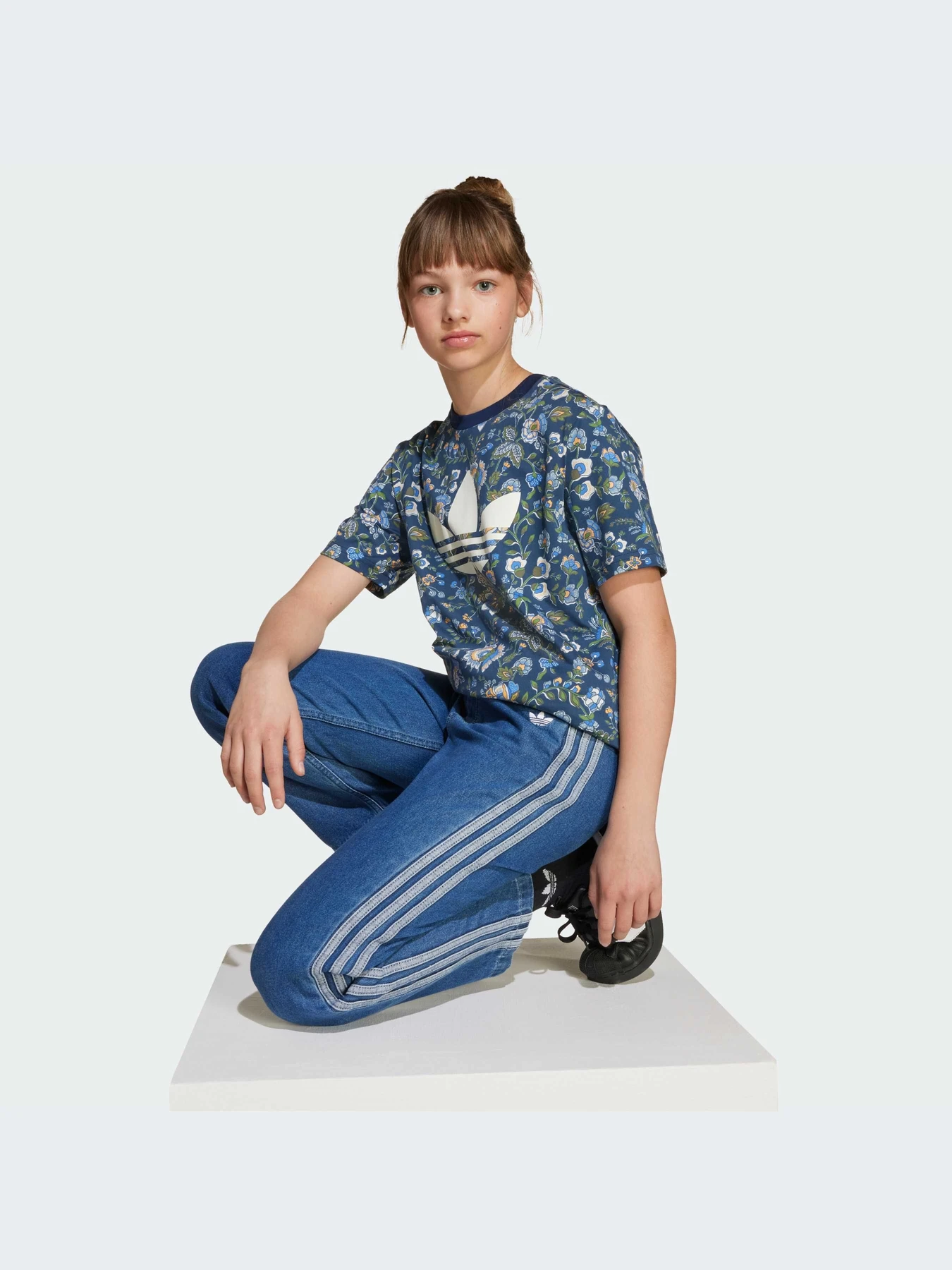 Футболки и поло Adidas Graphics модель JV7818-KZ Футболки и поло Adidas Graphics модель JV7818-KZ Фото