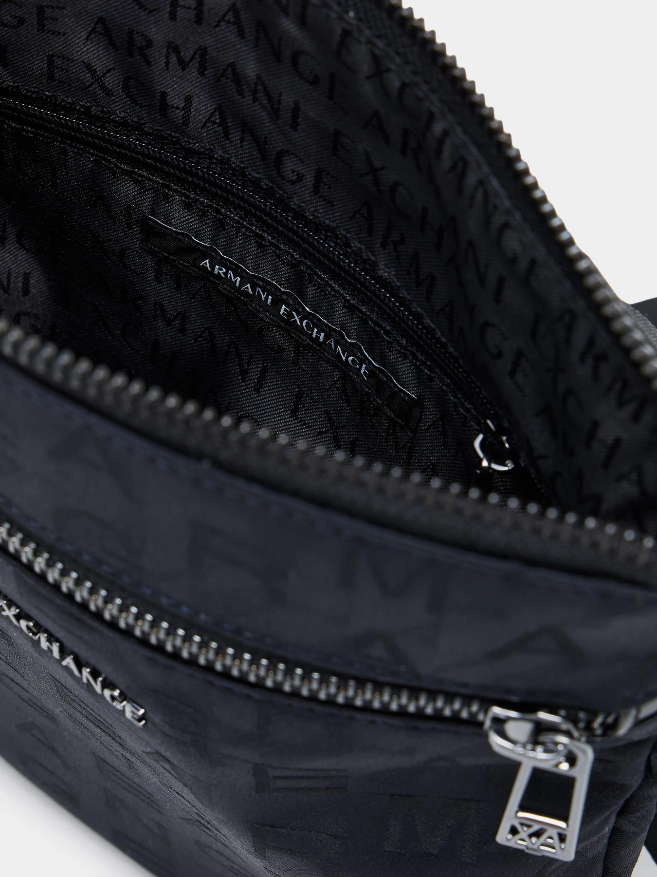 Сумки Armani Exchange модель XM001612-AF22826-UB101 Сумки Armani Exchange модель XM001612-AF22826-UB101 Фото